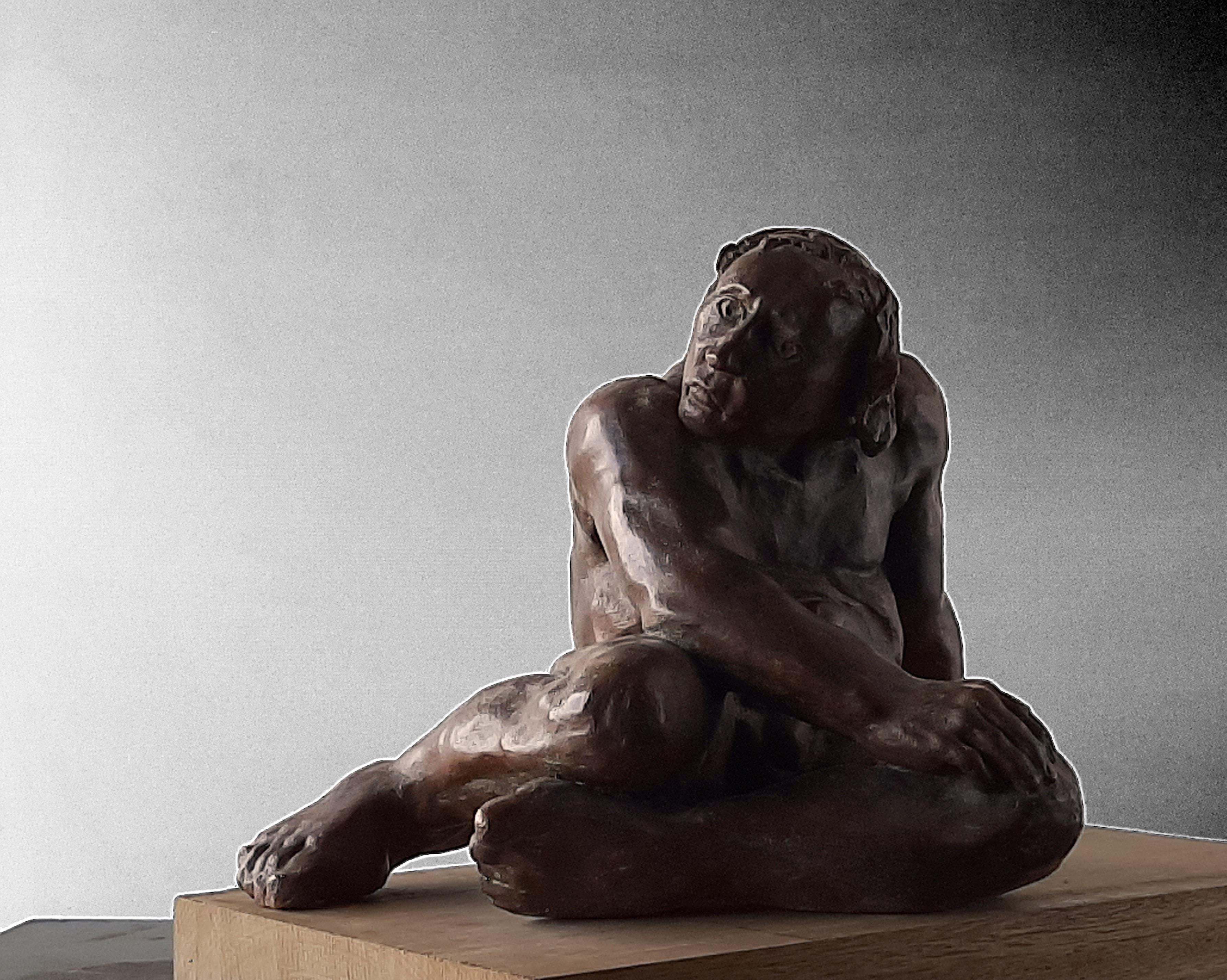 Amancio 18 hommes  Guerrero Herido  Sculpture en bronze d'origine en vente 3