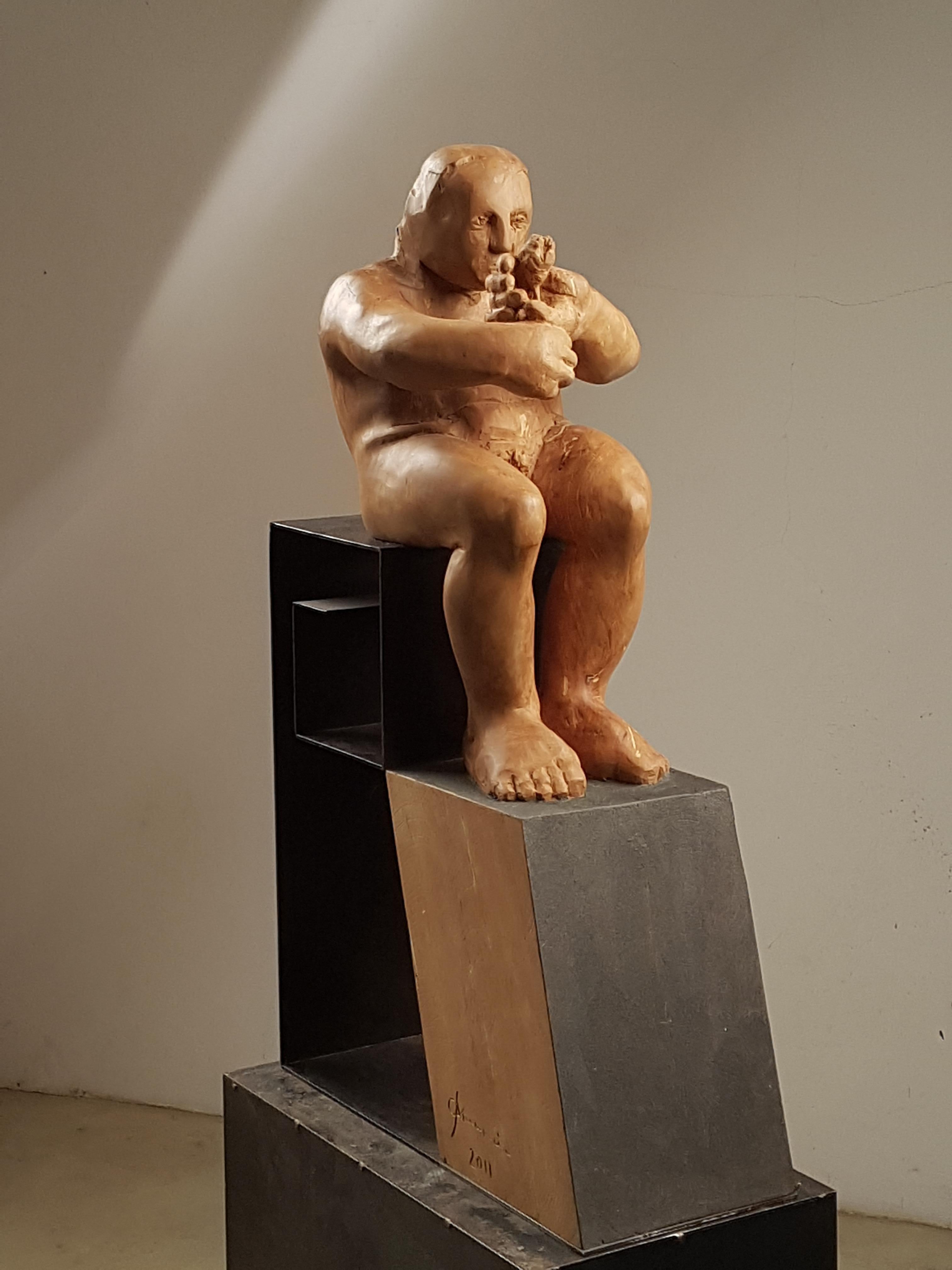 Amancio González Andrés Figurative Sculpture - L´homme amoureux V. original wood sculpture