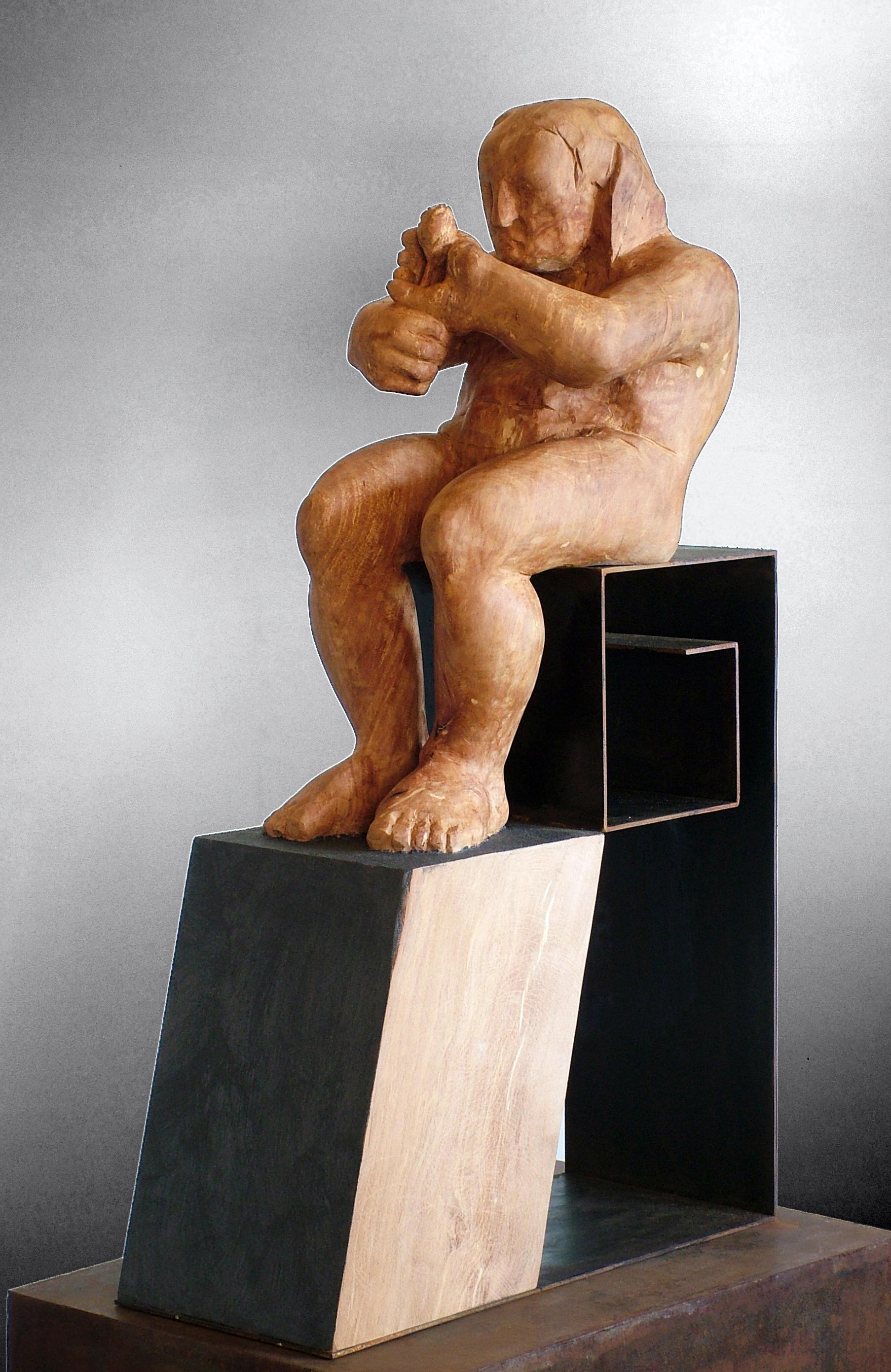 L´homme amoureux V. original wood sculpture - Brown Figurative Sculpture by Amancio González Andrés