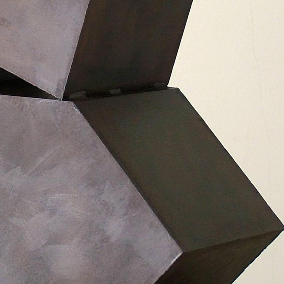 Amancio  Géométrie  Sculpture originale en acier et bronze en vente 2