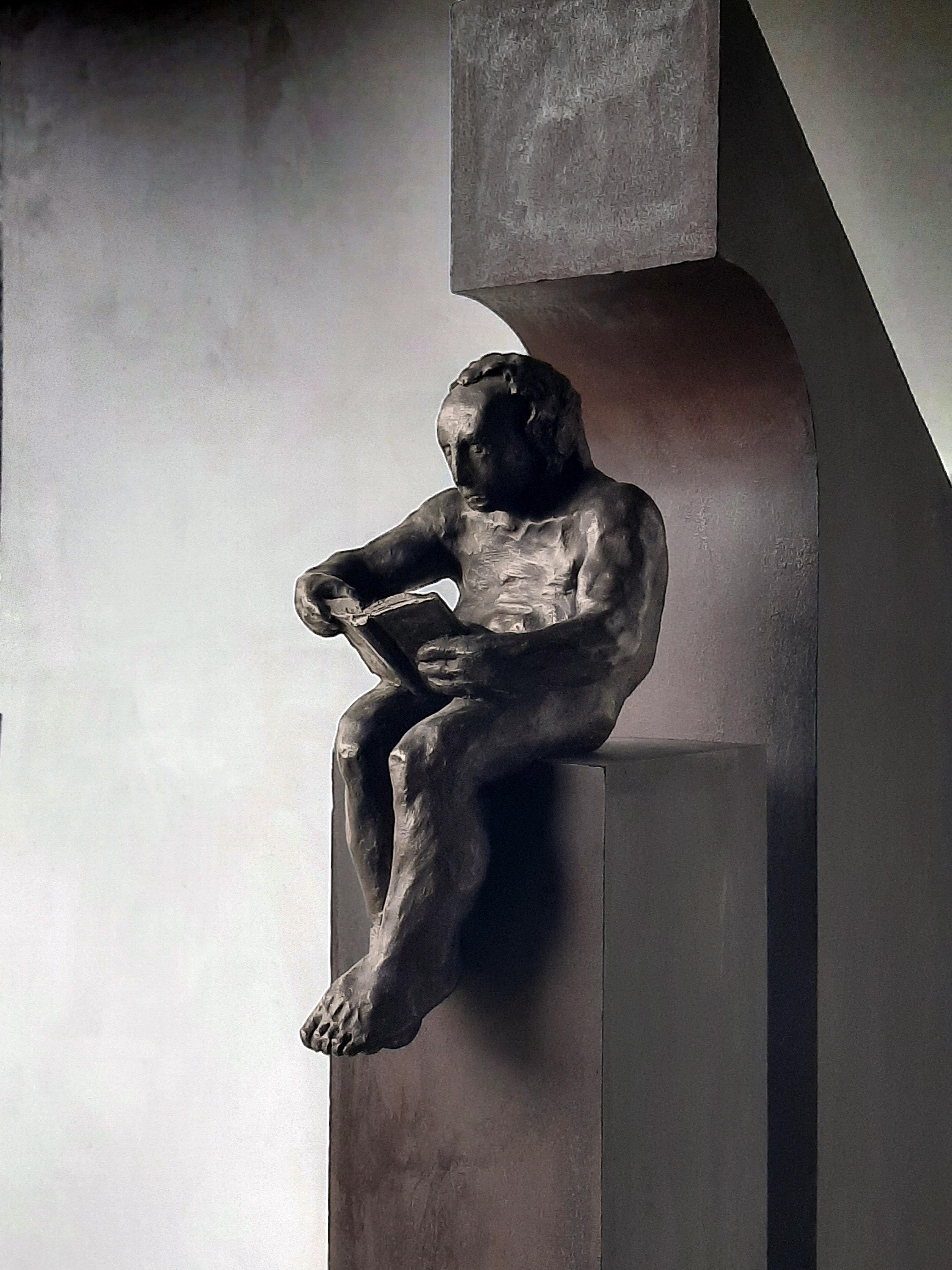 Amancio 19. Man la casa II. original sculpture iron bronze - Sculpture by Amancio Gonzalez Morera
