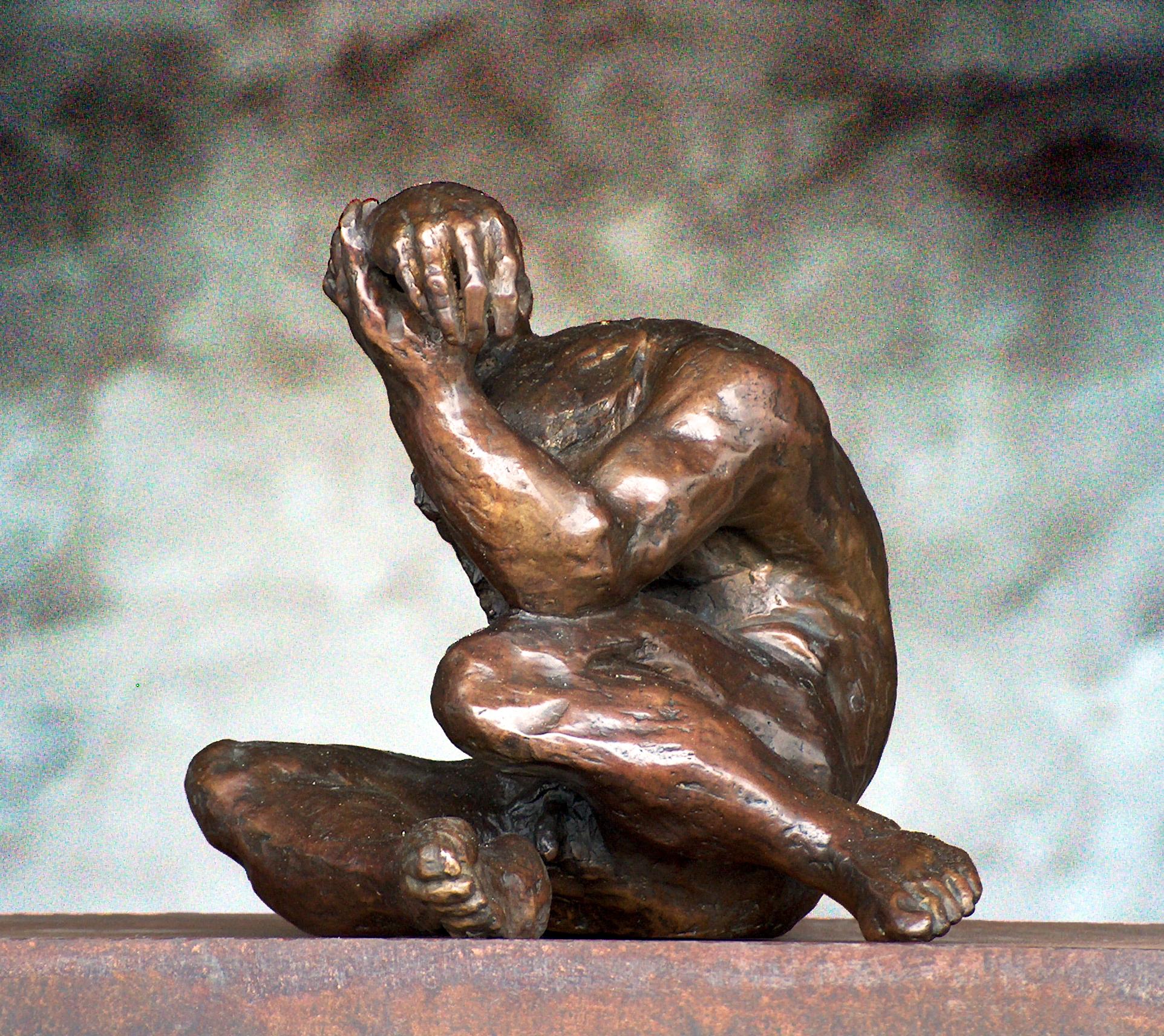 Amancio. Hombre Leteo. Escultura original bronce - Figurative Sculpture Oro de Amancio Gonzalez Morera