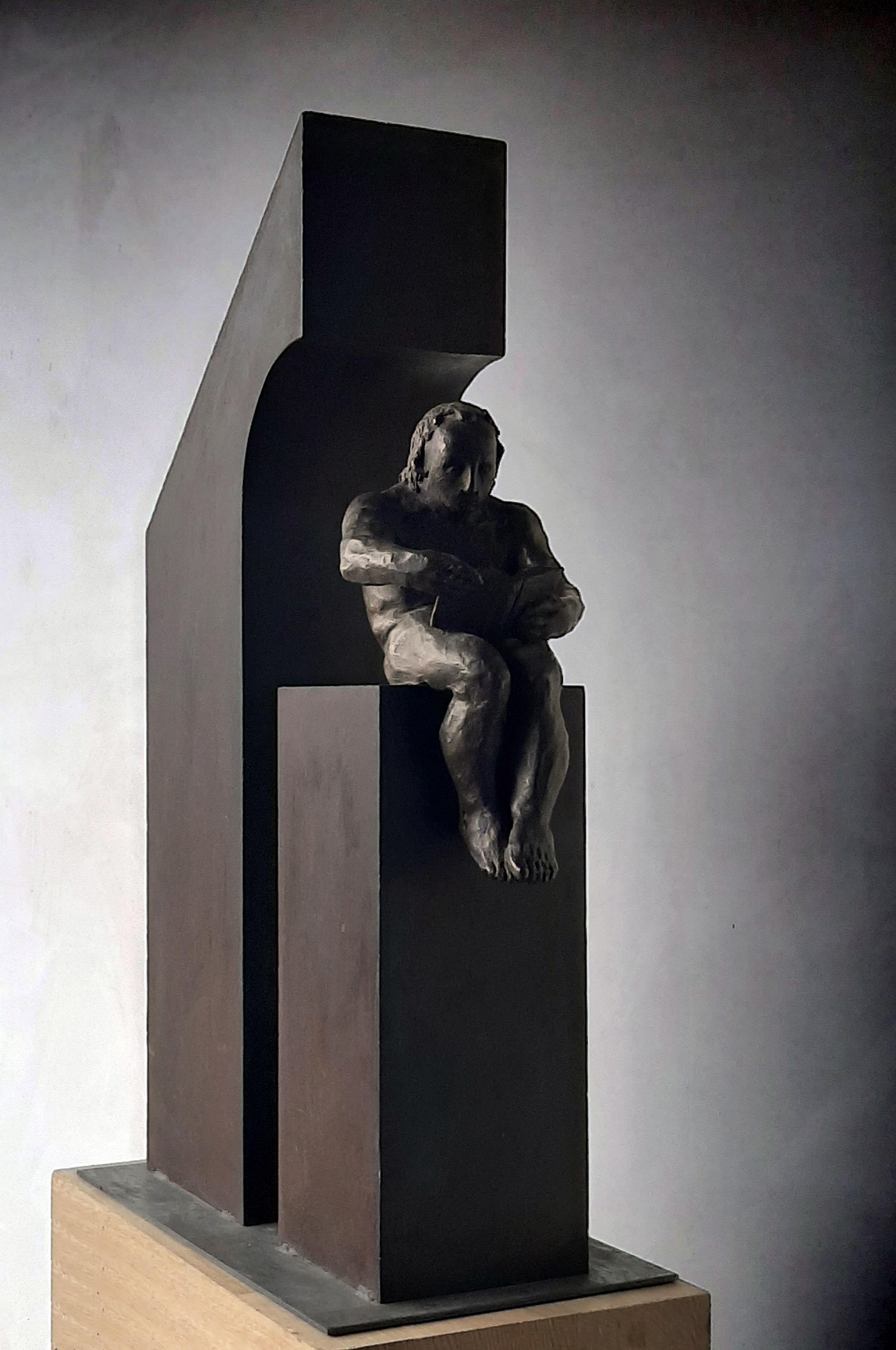 Amancio 19. Hombre la casa II. escultura original hierro bronce - Sculpture Contemporáneo de Amancio Gonzalez Morera