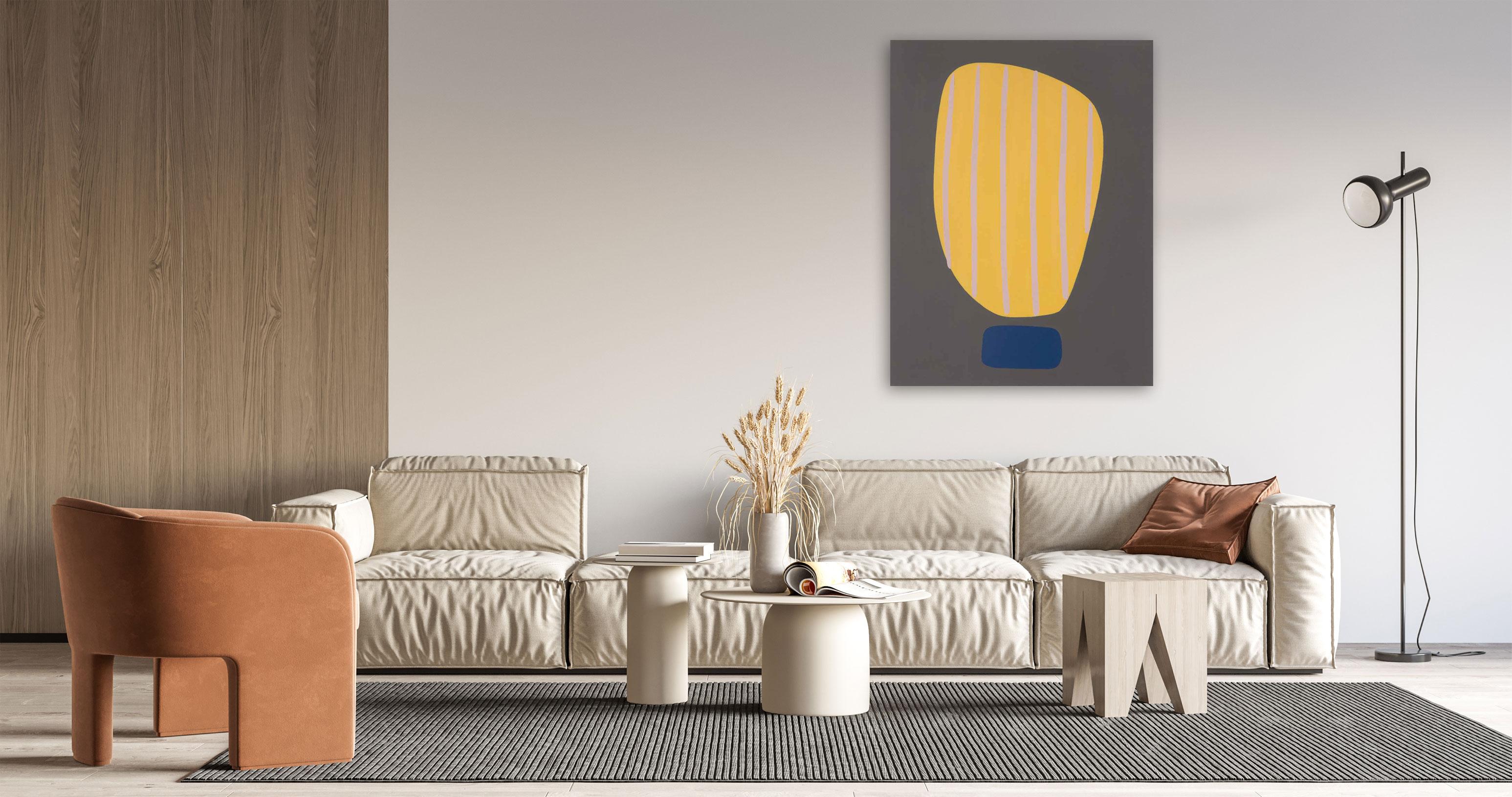 Peinture acrylique abstraite « Beaming IV », jaune foncé sur gris audacieux, courbes à rayures - Painting de Amanda Andersen