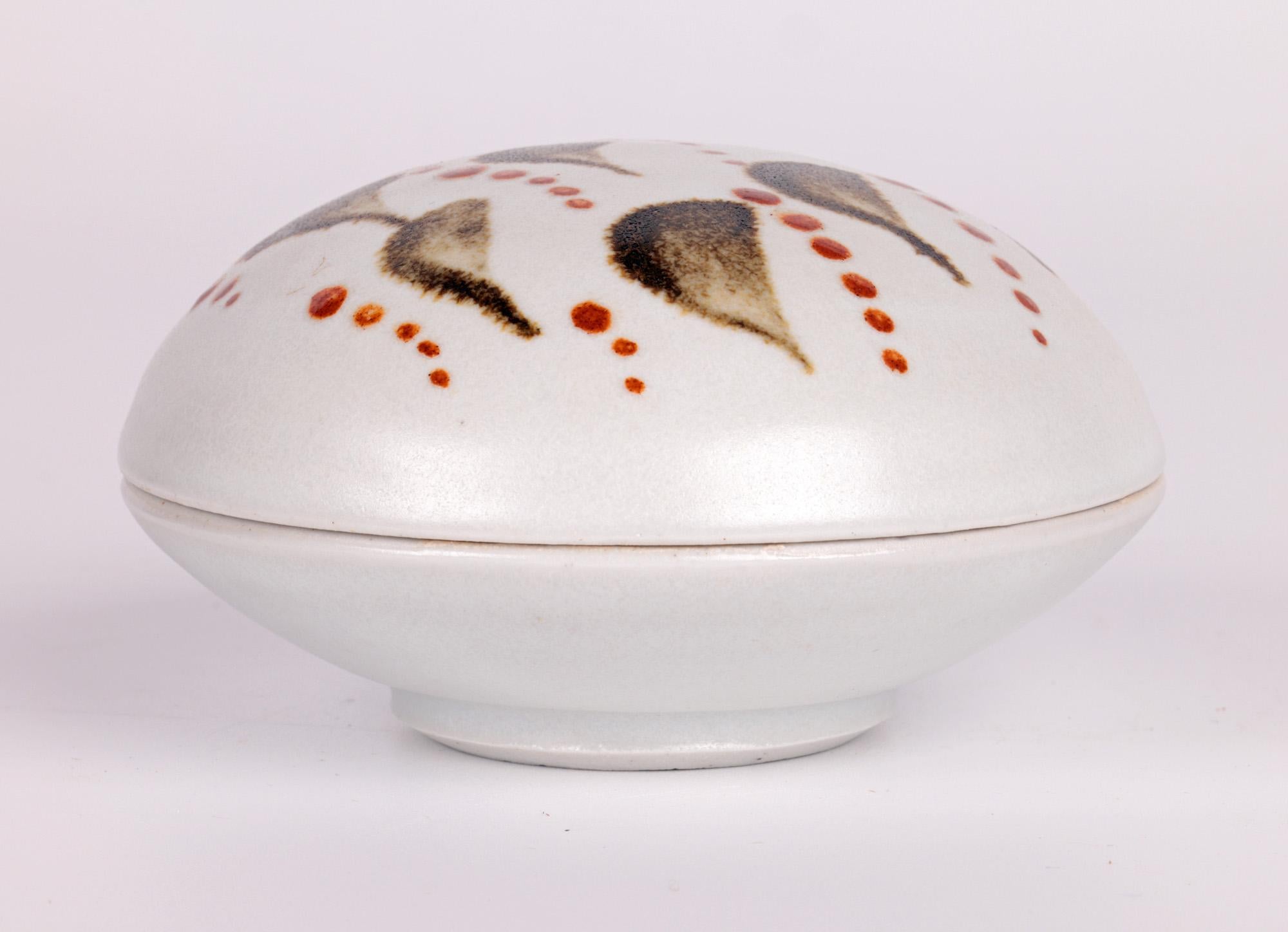 Amanda Brier Leach Pottery Porcelain Lidded Box with Stylized Leaf Patterning  For Sale 6