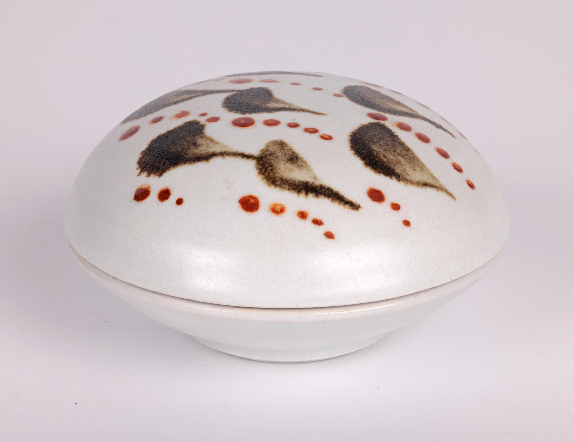 Amanda Brier Leach Pottery Porcelain Lidded Box with Stylized Leaf Patterning  For Sale 9