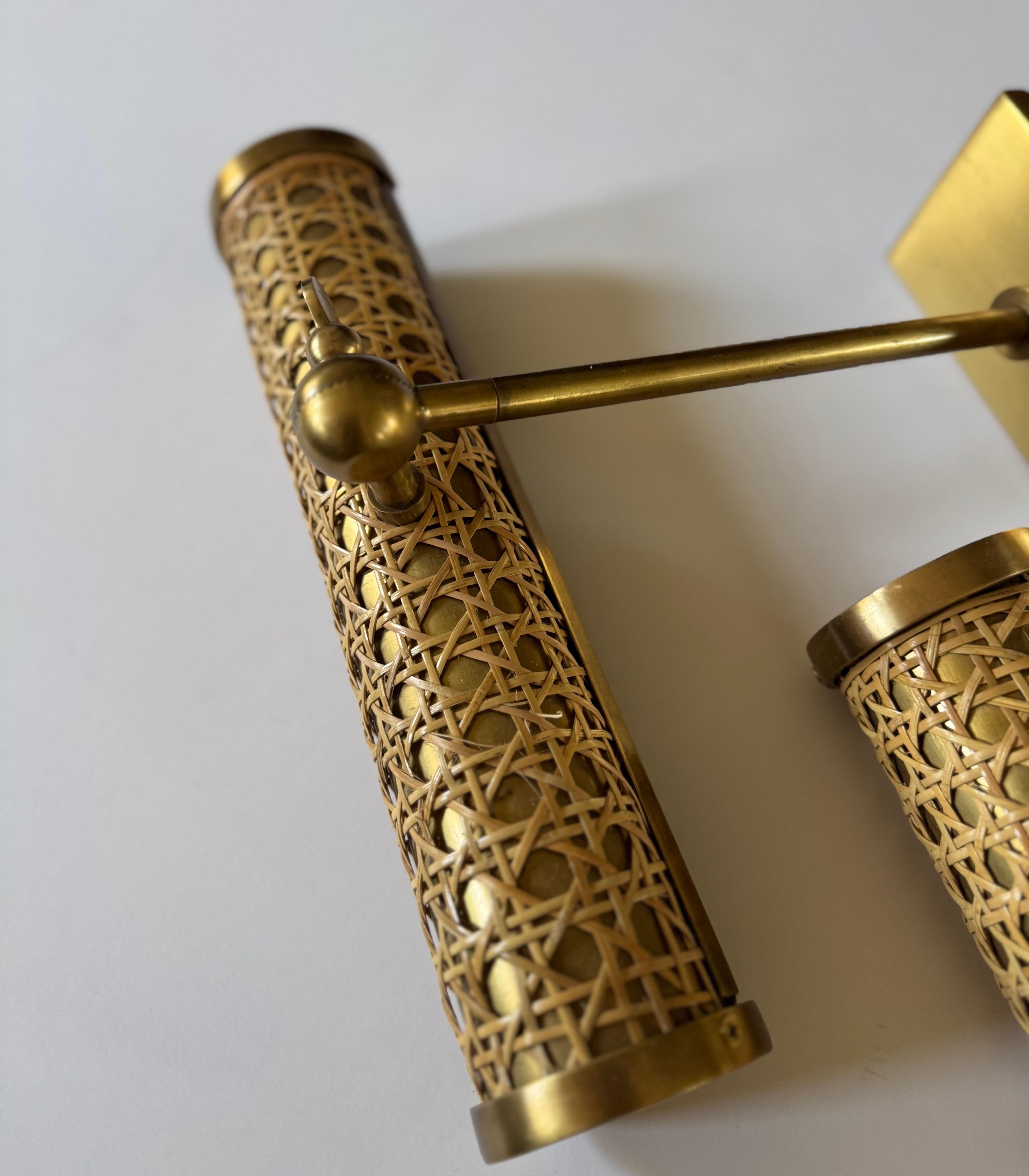 Amanda Lindroth, lampade da quadro a canne d'ottone, una coppia in vendita 5