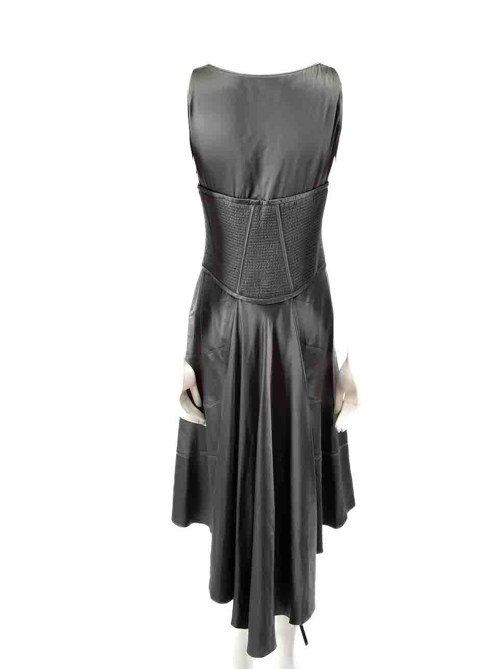 Amanda Wakeley Grey Silk V-Neck Midi Dress Size M In Good Condition For Sale In London, GB