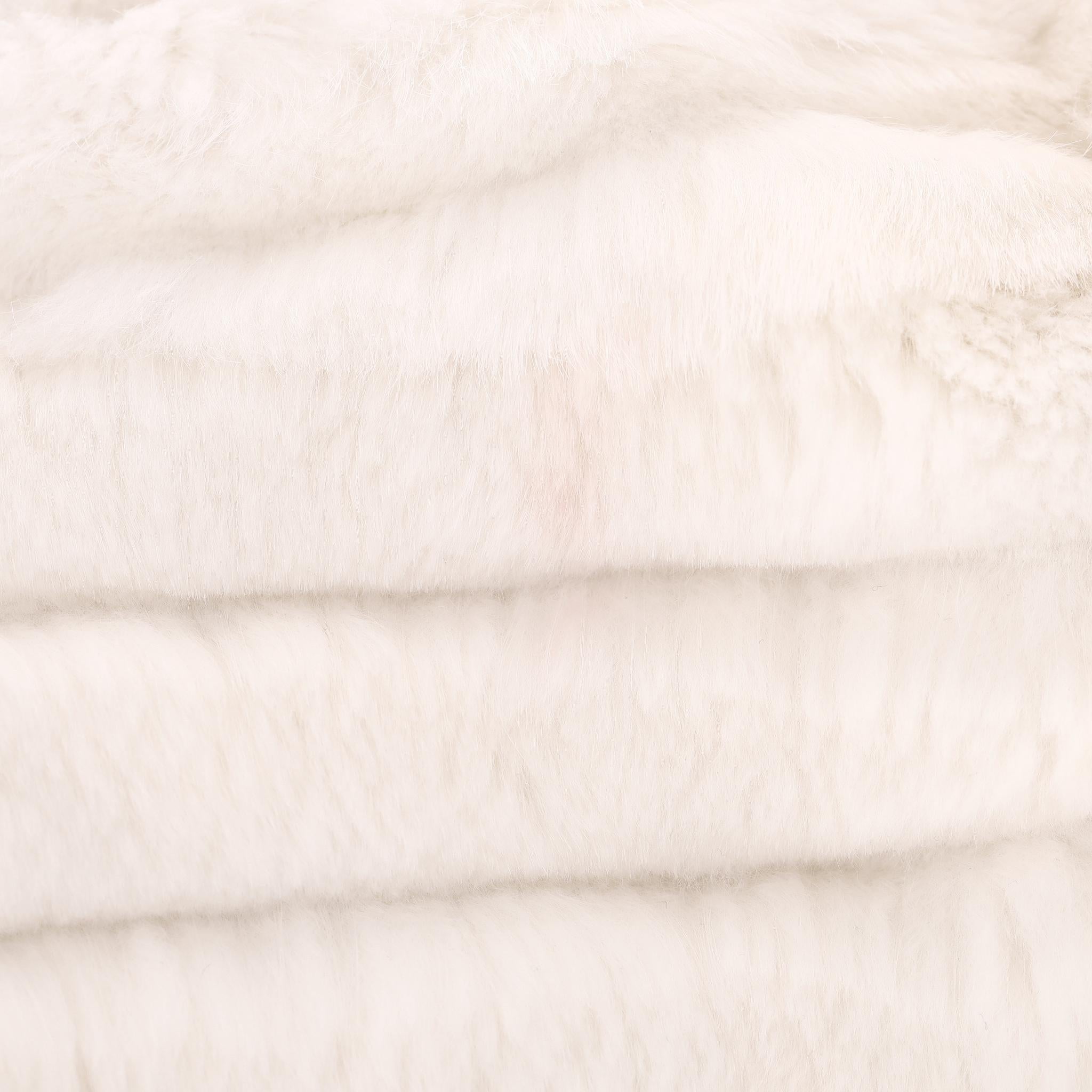 Amanda Wakeley Manteau de fourrure à panneaux en vente 3