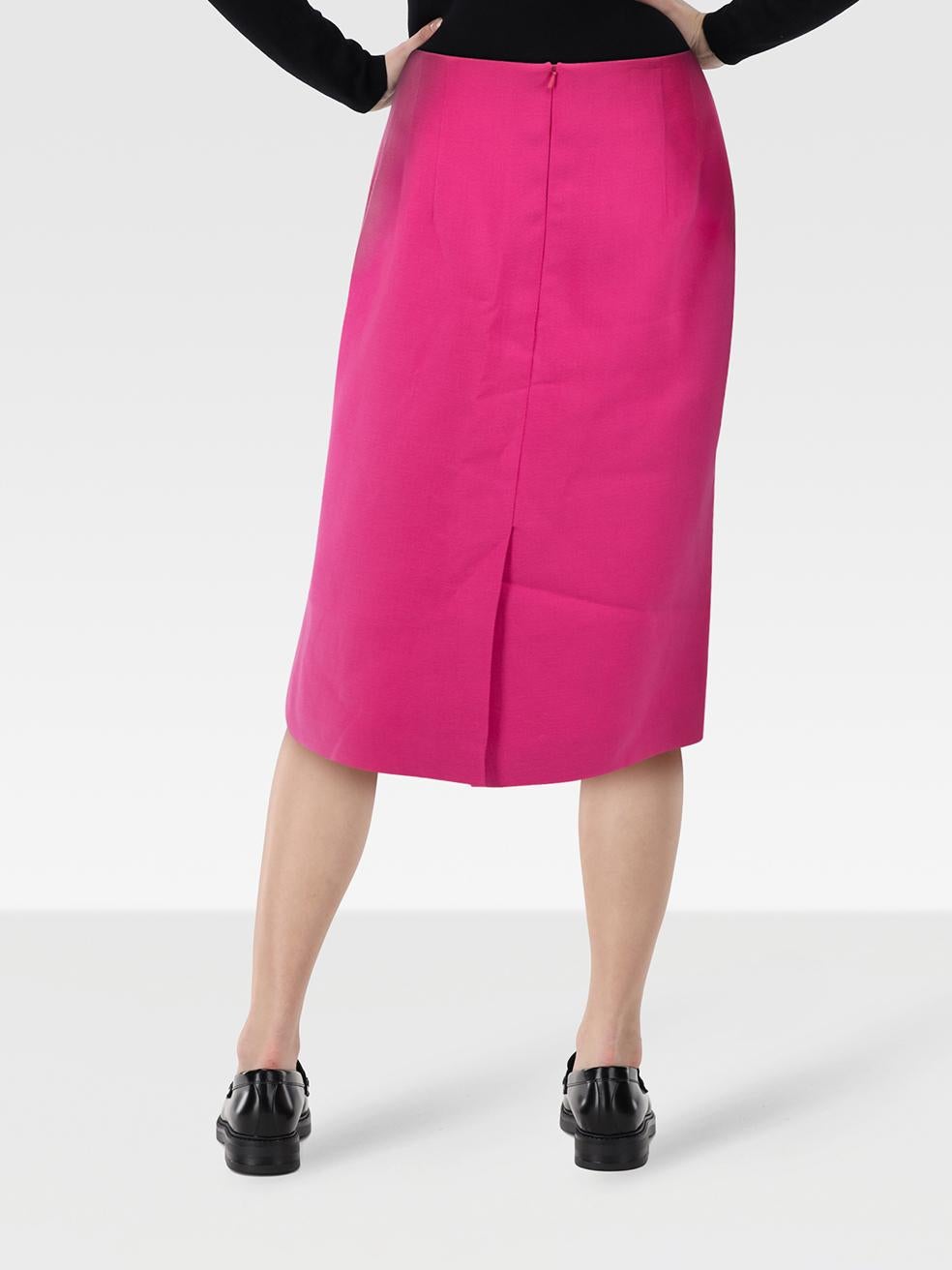 L'ÉTAT est très bon. La jupe n'a pratiquement pas subi d'usure visible sur cet article de revente d'occasion de la marque Amanda Wakeley.
 

 

 

 Détails
 

 

 Rose
 

 Laine
 

 Jupe crayon
 

 Fermeture à glissière au dos
 

 Midi
 

 

 

