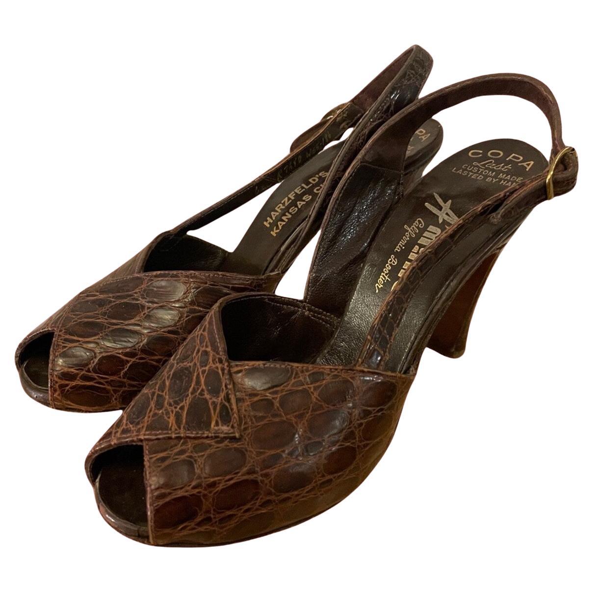 Noir Talons aiguilles A'mano Brown, circa 1950 en vente
