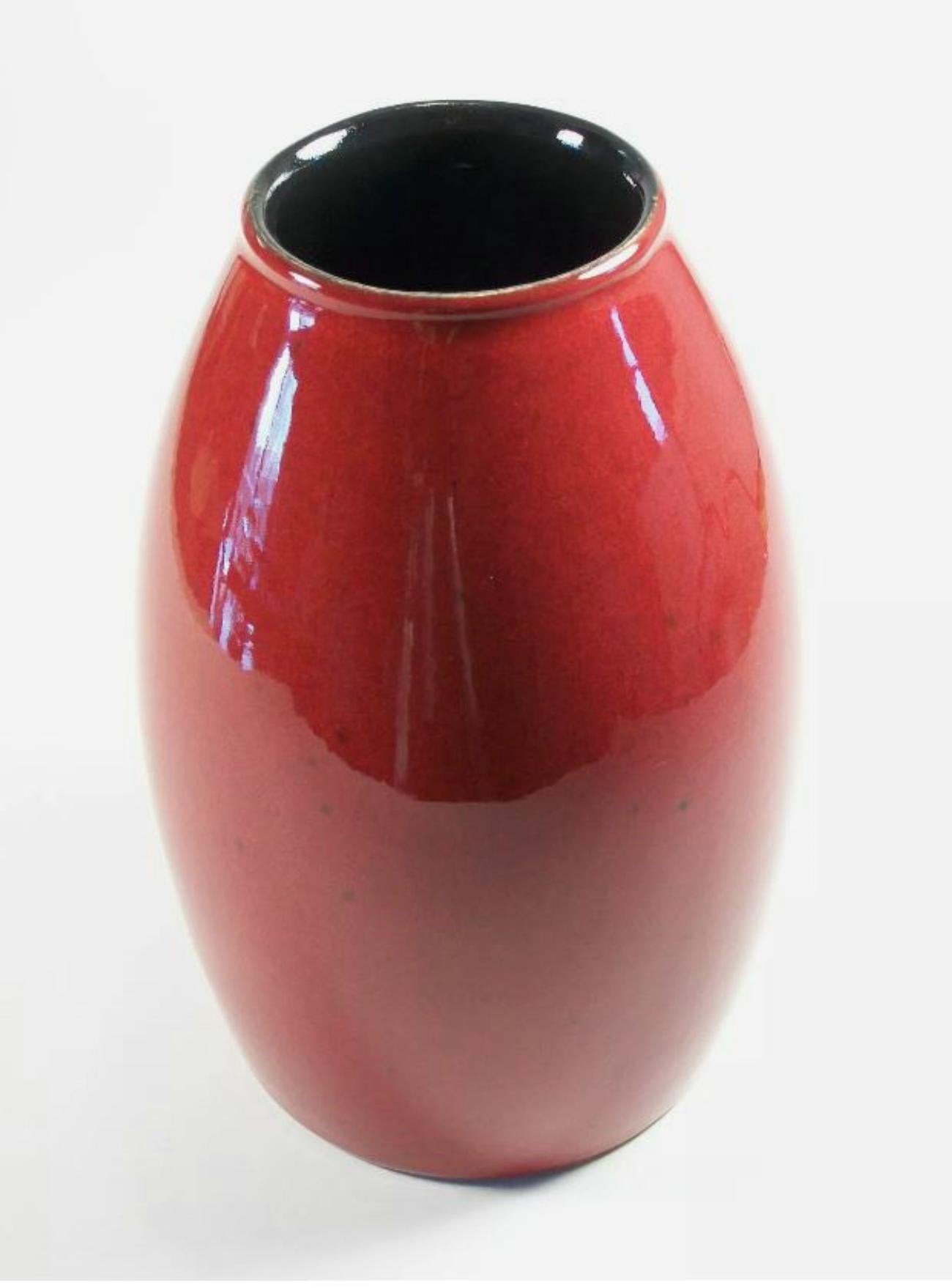 Postmoderno AMANO - Vaso in ceramica d'epoca - Smalto rosso - Germania - Fine del XX secolo in vendita