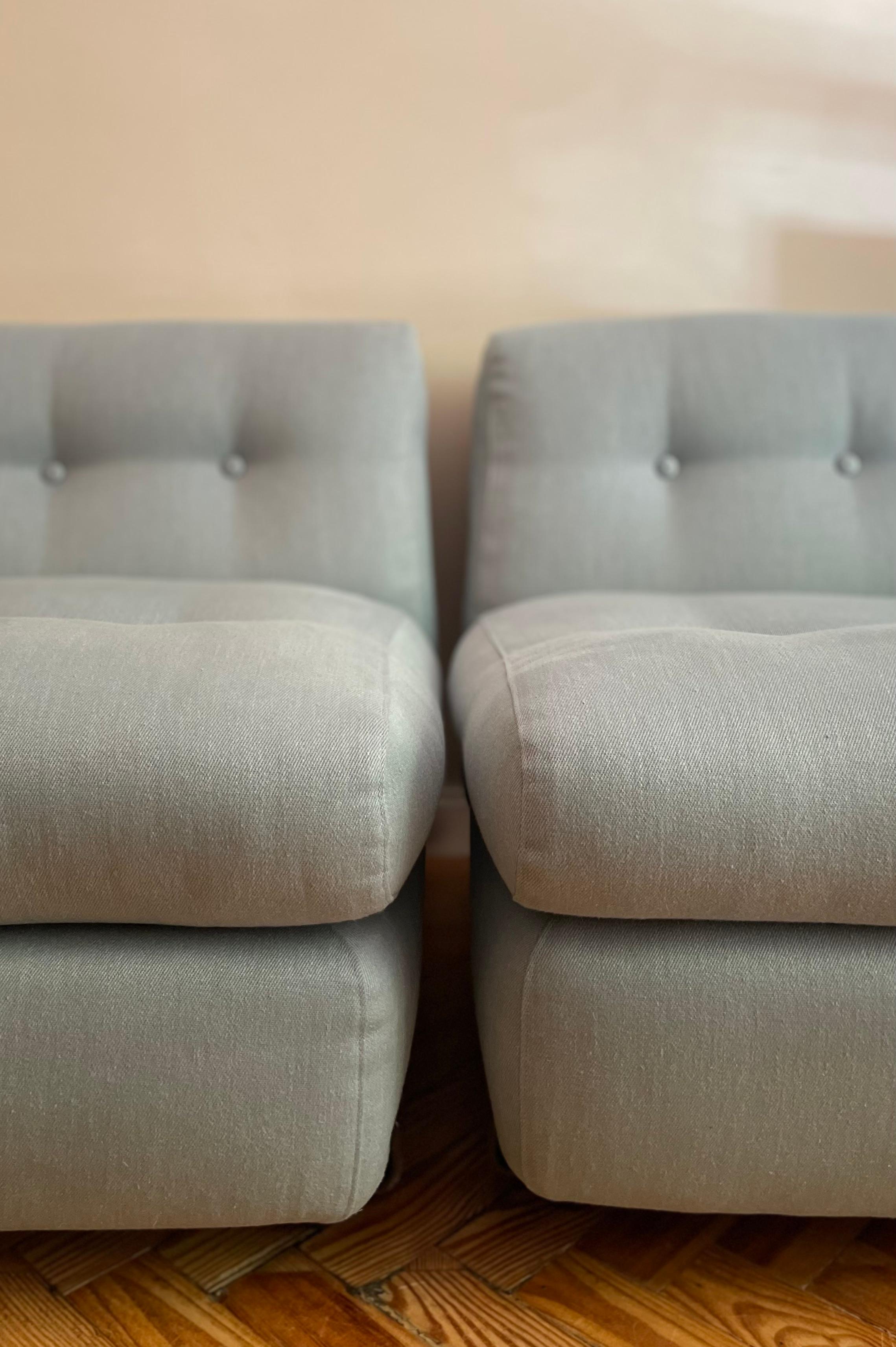 Poltrona Amanta di Mario Bellini per C. B. & C.. Con struttura in fibra di vetro e tappezzata in blu con tessuto di Pierre Fabrice. Italia, anni '70.

C&B o Cassina & C. è stata fondata nel 1966 da Cesare Cassina e Piero Ambrogio Busnelli con l'idea