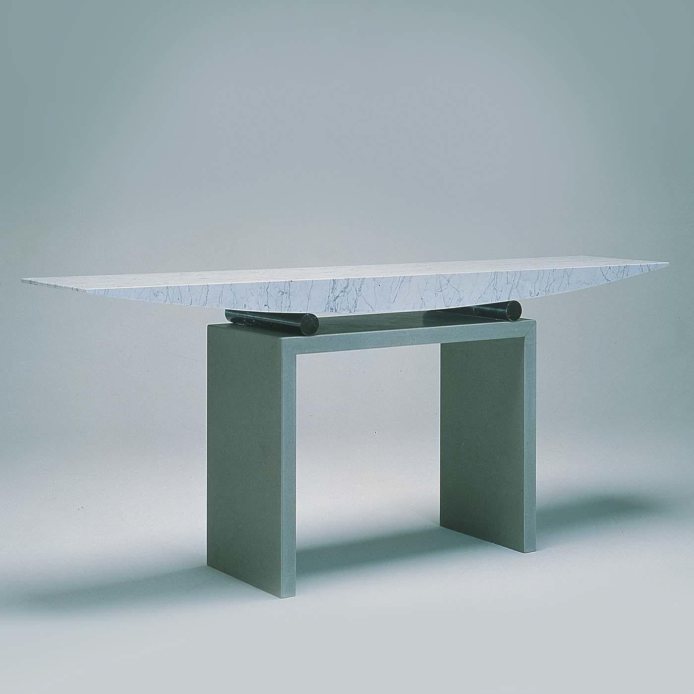An eye-catching design with a nod to the silhouette of Japanese pagodas that was created in 1987 by Danilo Silvestrin. The base of this streamlined, simple frame is made of solid pietra serena (gray sandstone) in an angled shape and features two
