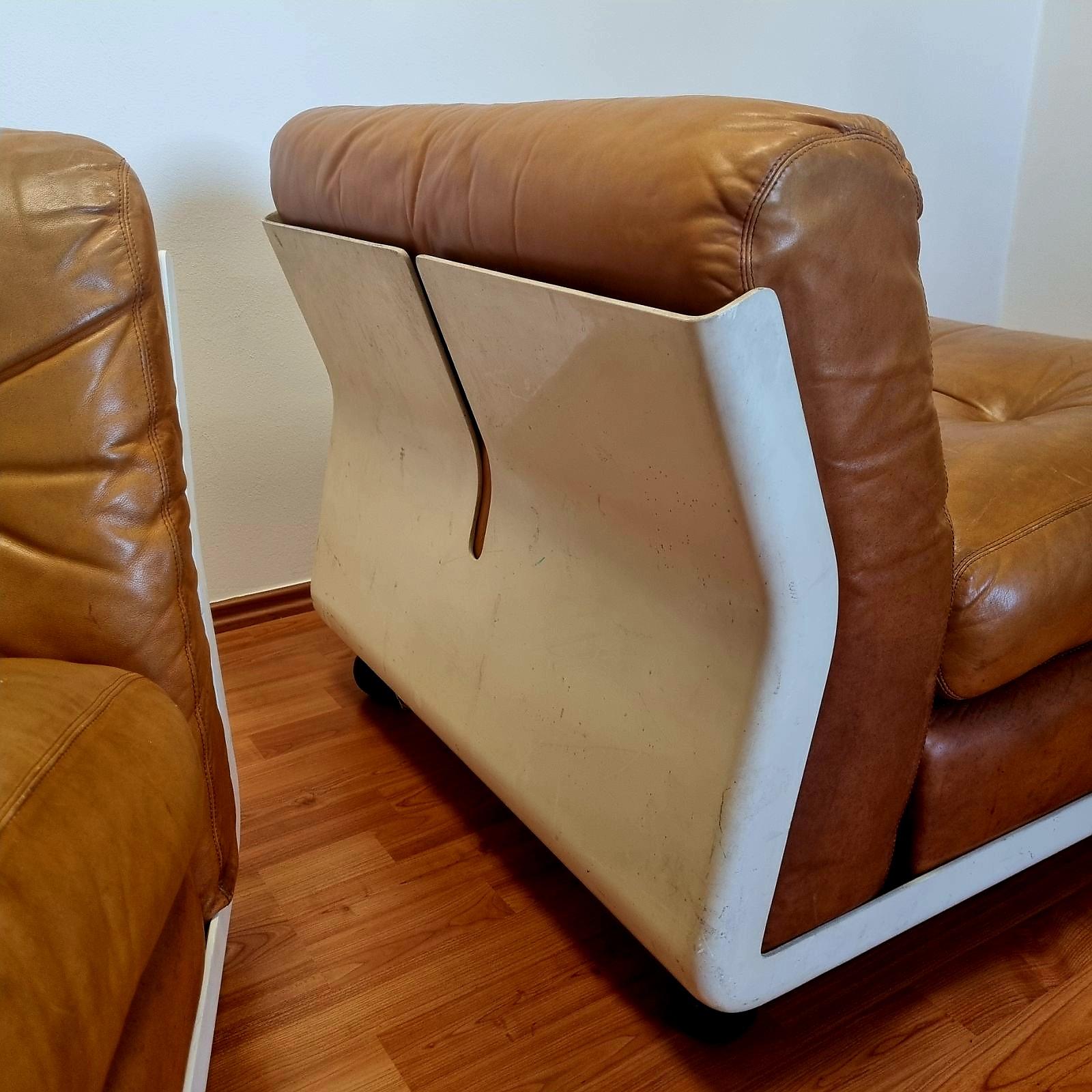 A pair of 'Amanta' leather and fiberglass lounge chairs, originally designed in Italy by Mario Bellini for C&B Italia in 1966. The design was extremely popular and in great demand, with a waitlist for eager purchasers. The 'Amanta' was produced as a