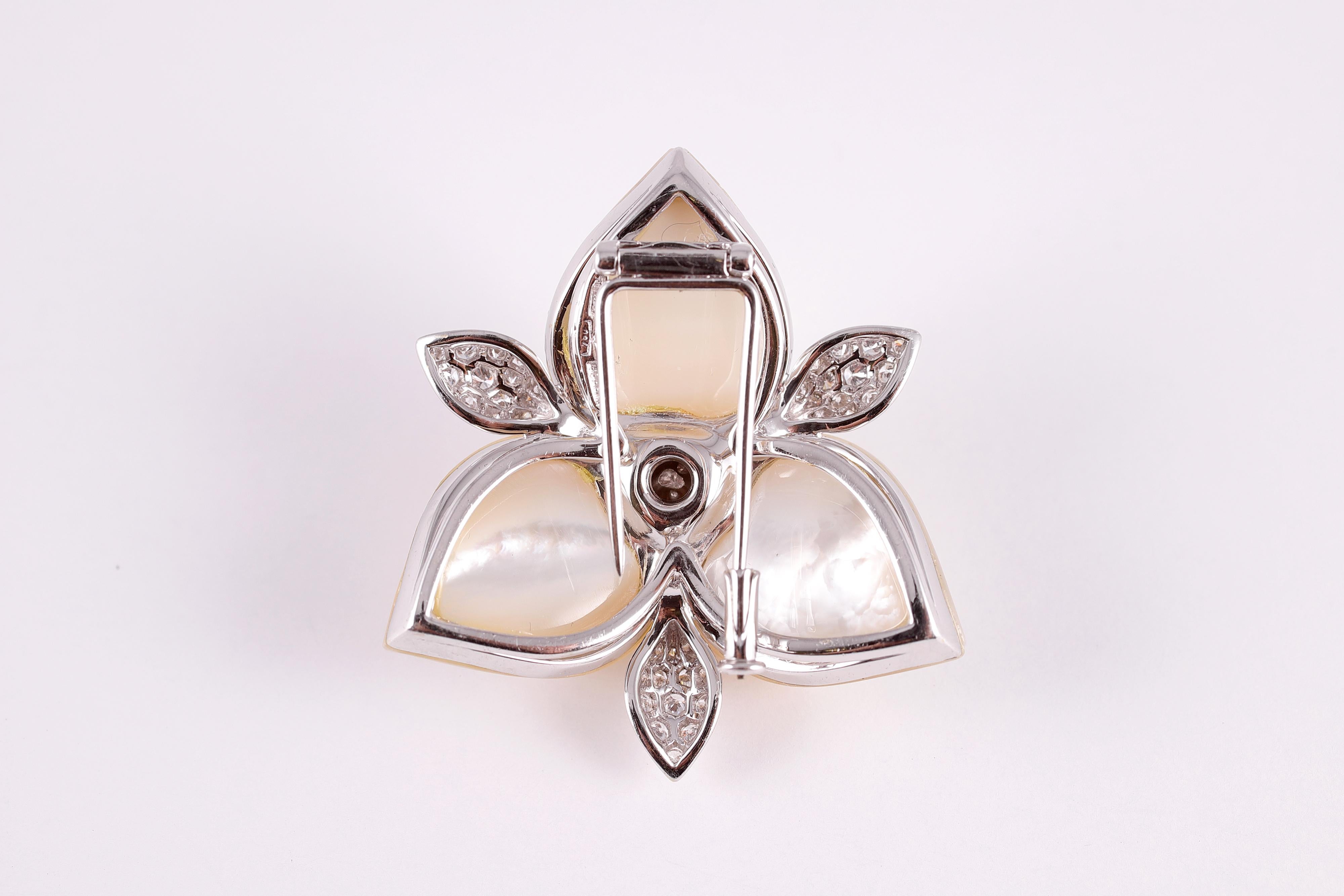 Amarosa Mother of Pearl Diamond Brooch In Good Condition For Sale In Dallas, TX