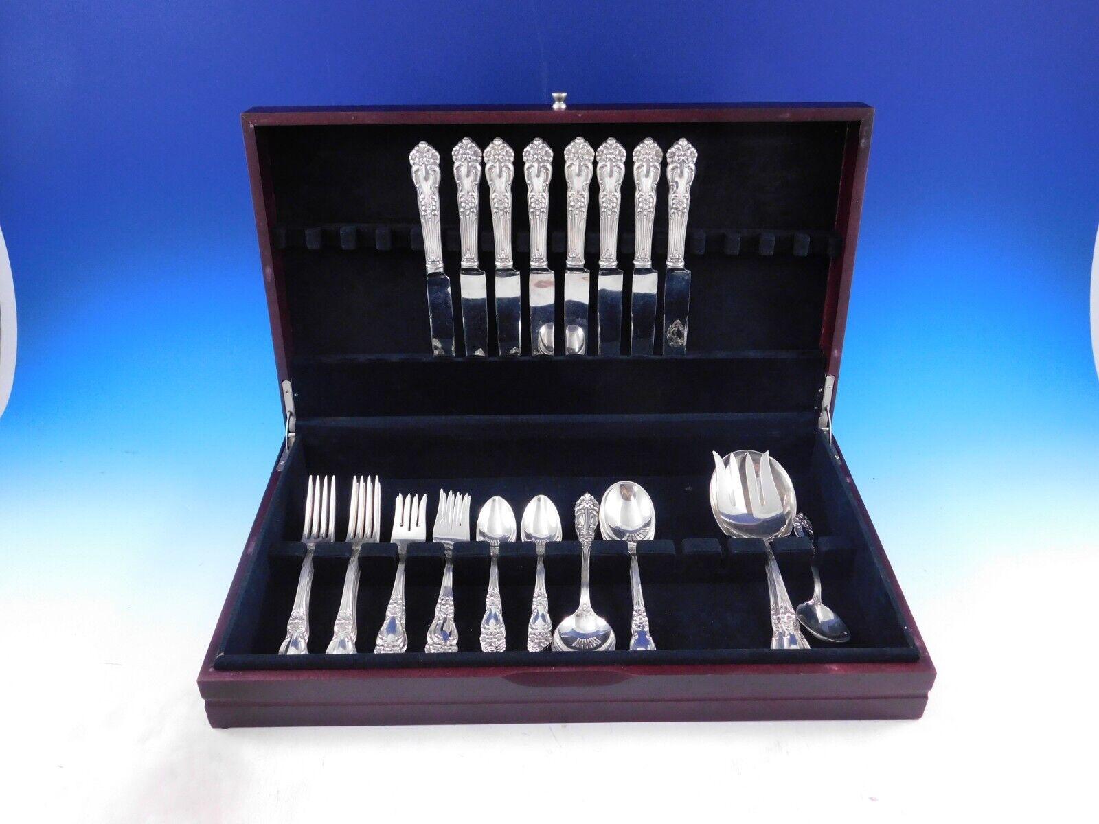 Gorgeous Dinner Size Amaryllisby Reed & Barton sterling silver Flatware set, 43 pieces. This set includes:

8 Dinner Size Knives, 9 5/8