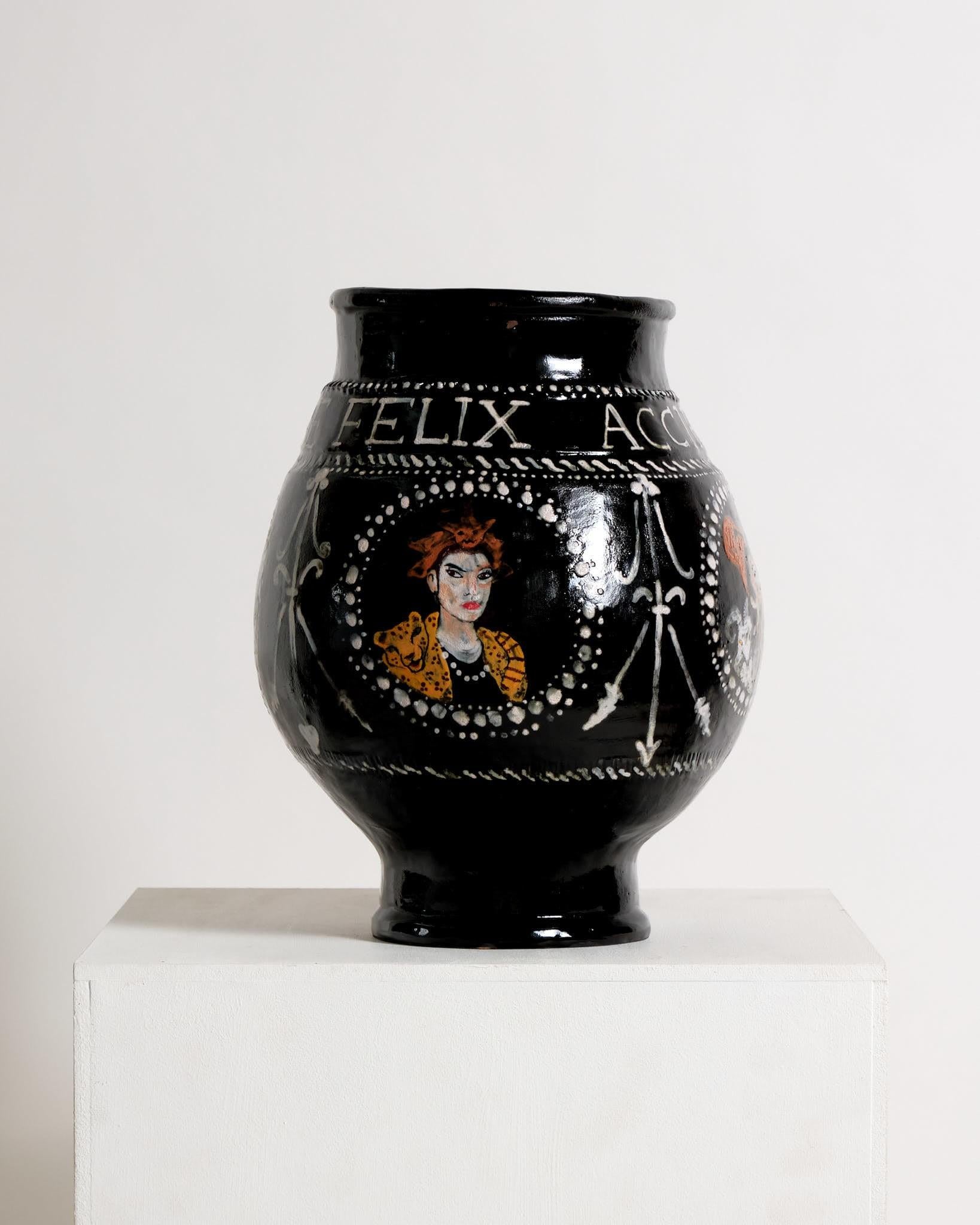Amata Benedict, Felix Amata Vase im Zustand „Hervorragend“ im Angebot in London, GB
