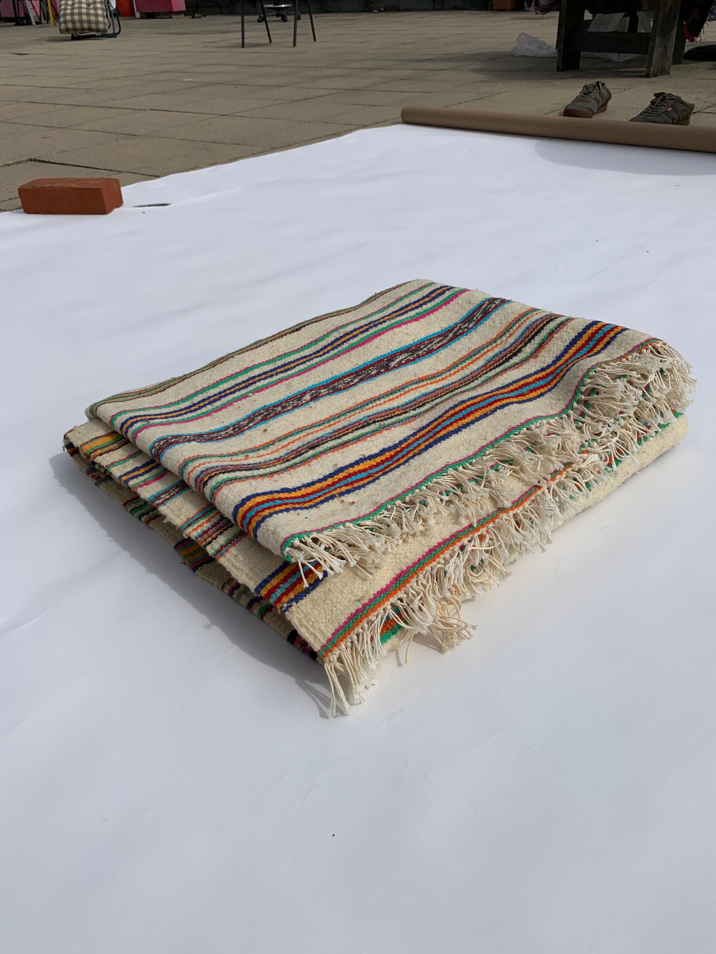 Berber gestreifter Stammeskunst-Teppich Sofa-Überwurf Handgefertigt Vintage Boho Alger 1970er im Angebot 2