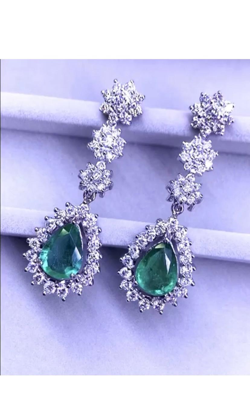 Amazing 10, 42 Ct of Natural Emeralds and Diamonds on Earrings In New Condition In Massafra, IT