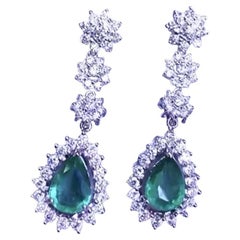 Amazing 10,42 Ct of Natural Emeralds and Diamonds on Earrings