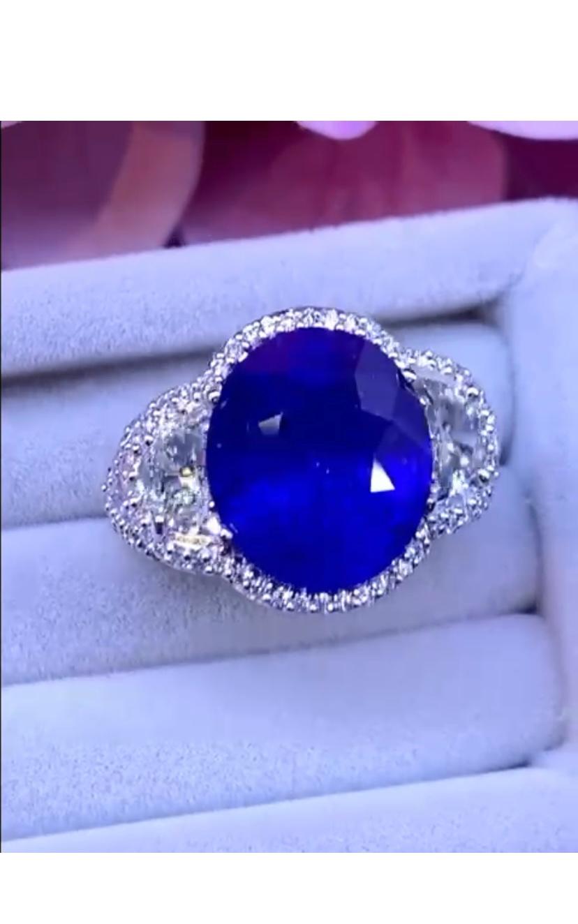 AIG Certified 9.03 Carats Ceylon Sapphire Diamonds 18K Gold Ring  For Sale 1