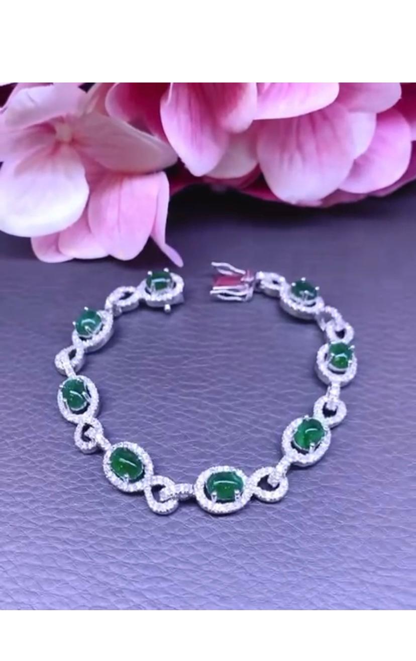 An exclusive and elegant style , by Italian designer, realized always handmade .
Bracelet come in 18k gold with 8 pieces of natural Zambian  emeralds, oval cabochon cut, fine quality,  8,06 carats and round brilliant cut diamonds 2,79