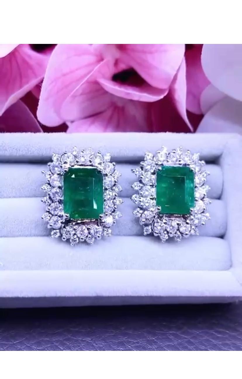 Amazing 11, 29 Carats of Emeralds and Diamonds on Earrings In New Condition For Sale In Massafra, IT