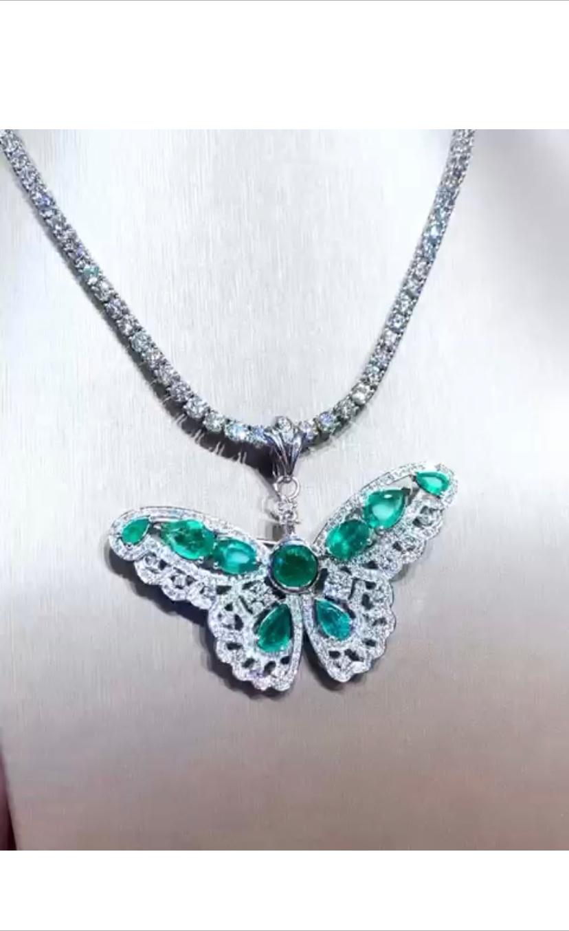 AIG Certified 10.00 Carats Zambian Emeralds  3.15 Ct Diamonds Brooch Pendant For Sale 1