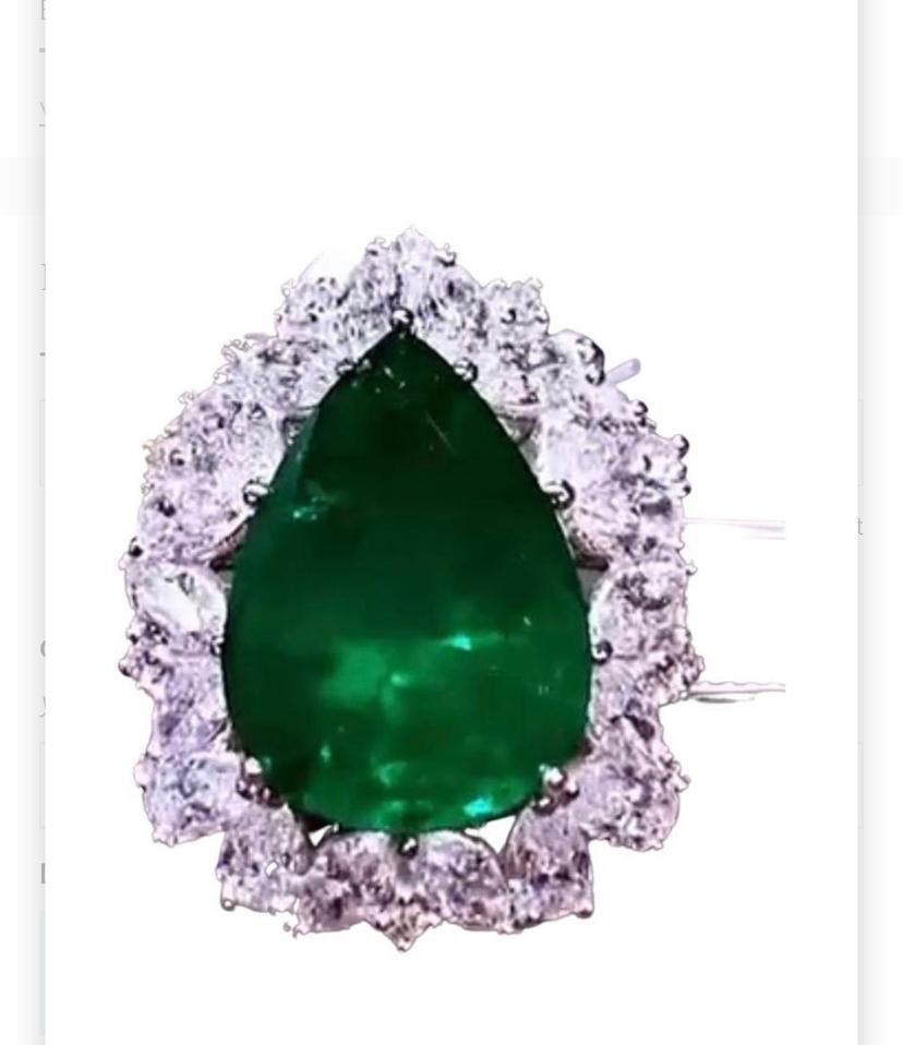 Magnificent design, so refined and elegant, for this fabulous ring in 18k gold with a  natural Zambia emeralds , pear cut, fine quality, CEO minor oil, 12,31 carats, and 18 pieces of natural diamonds , drop cut , of 3,36 carats, F color , VS