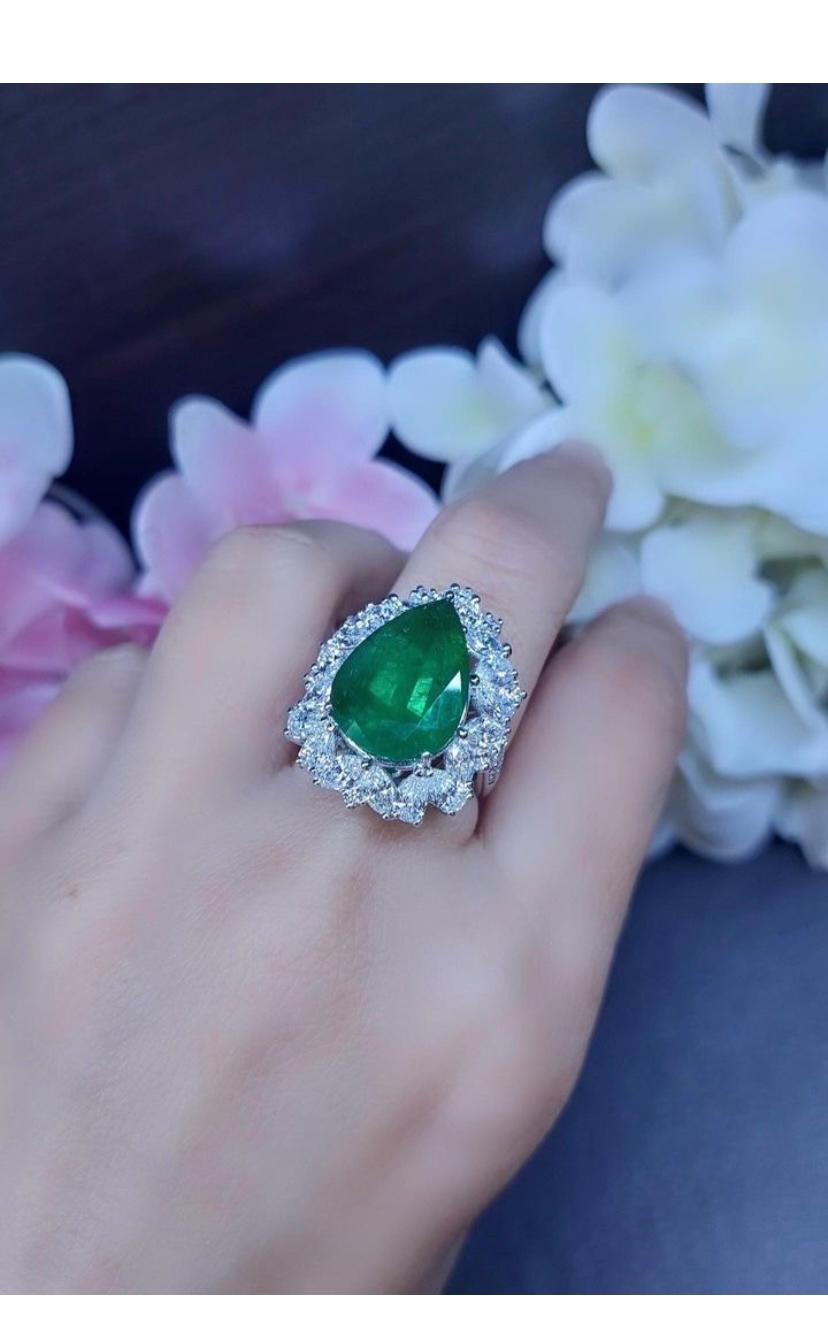 AIG Certified 12.31 Ct Zambian Emerald Diamonds 3.74 Ct 18K Gold Ring  For Sale 1