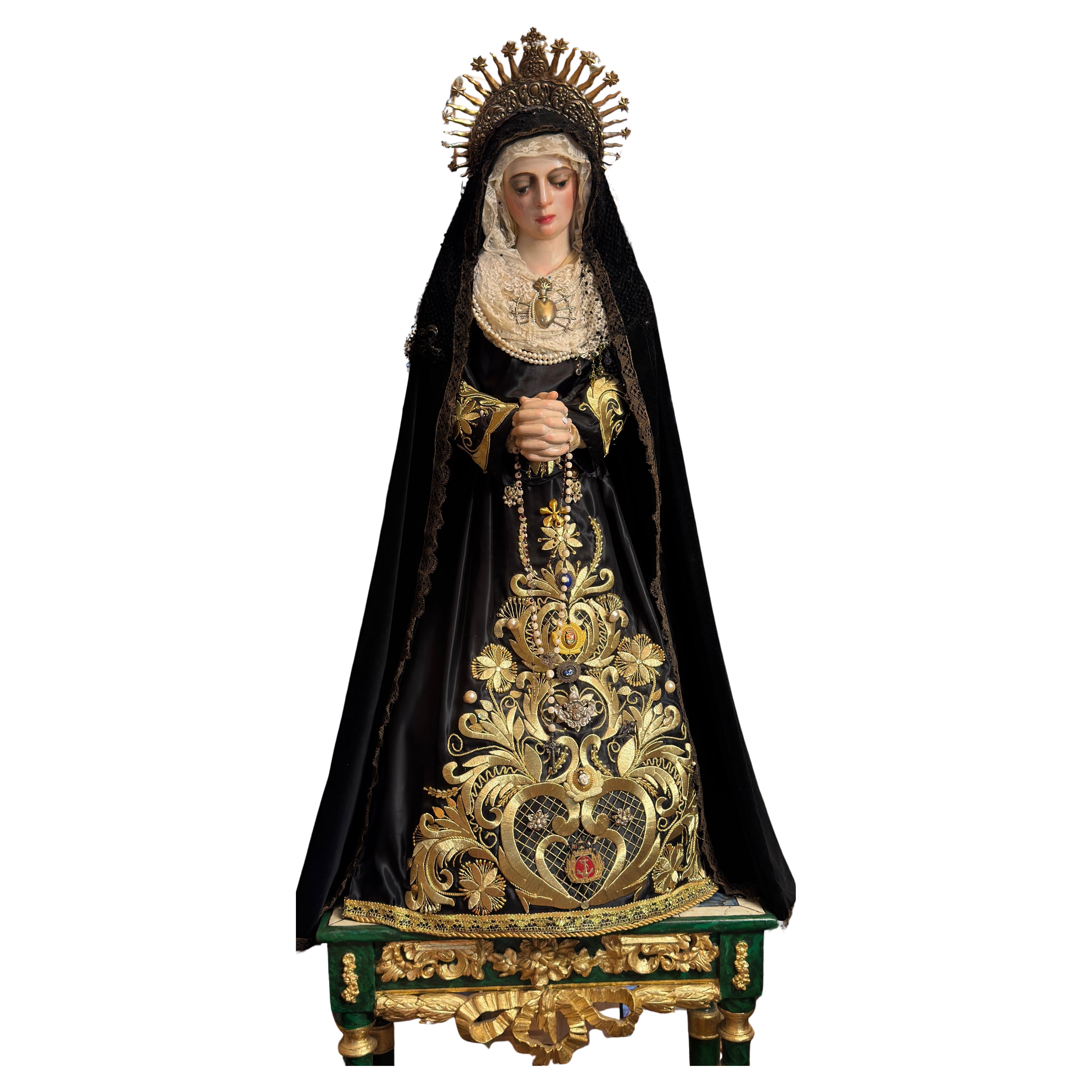 Un étonnant 16e siècle. Vierge des Douleurs de Castille avec une couronne en argent du XVIIIe siècle