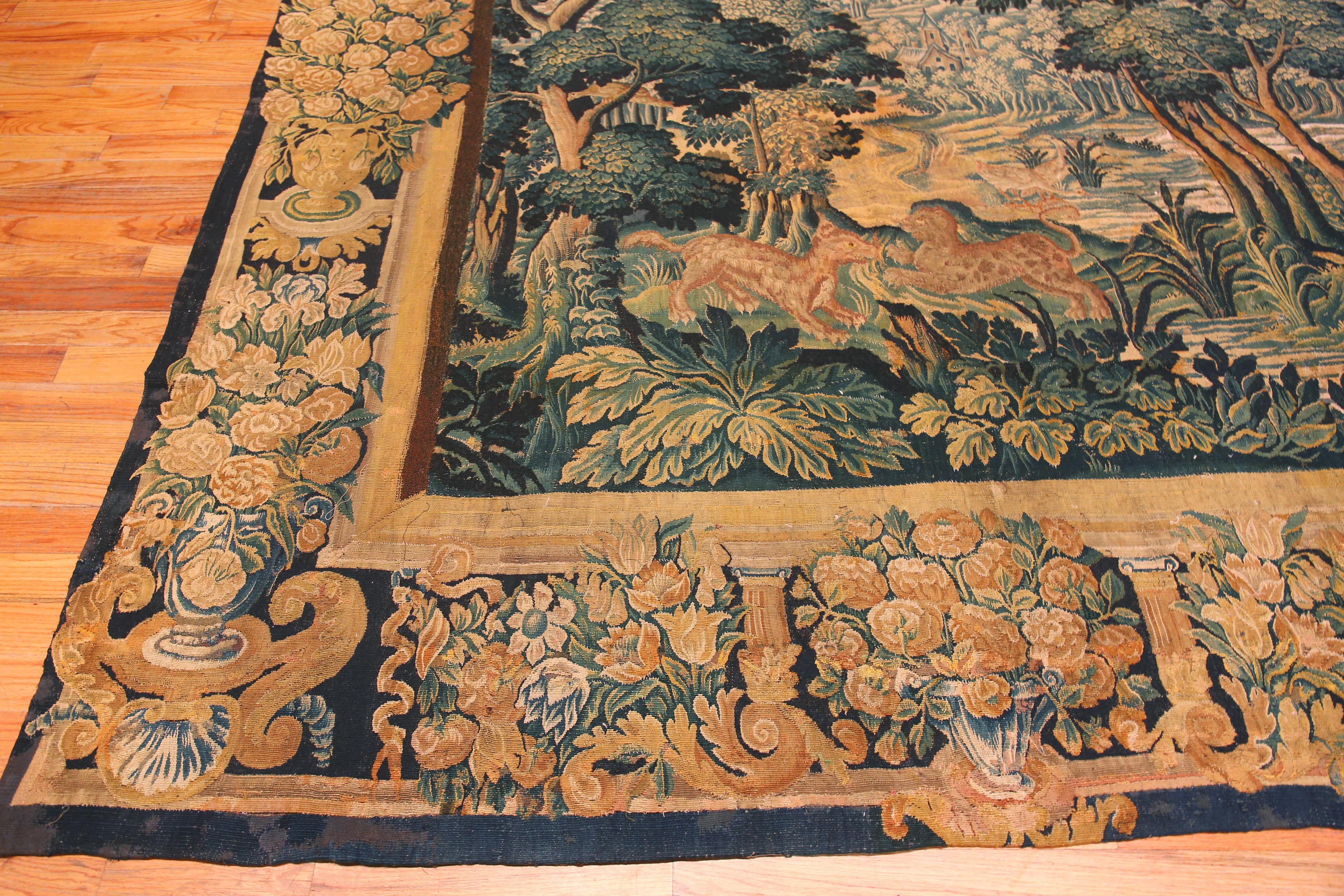 Français Magnifique tapisserie française ancienne du 17ème siècle en soie et laine verdure 10' x 12'10