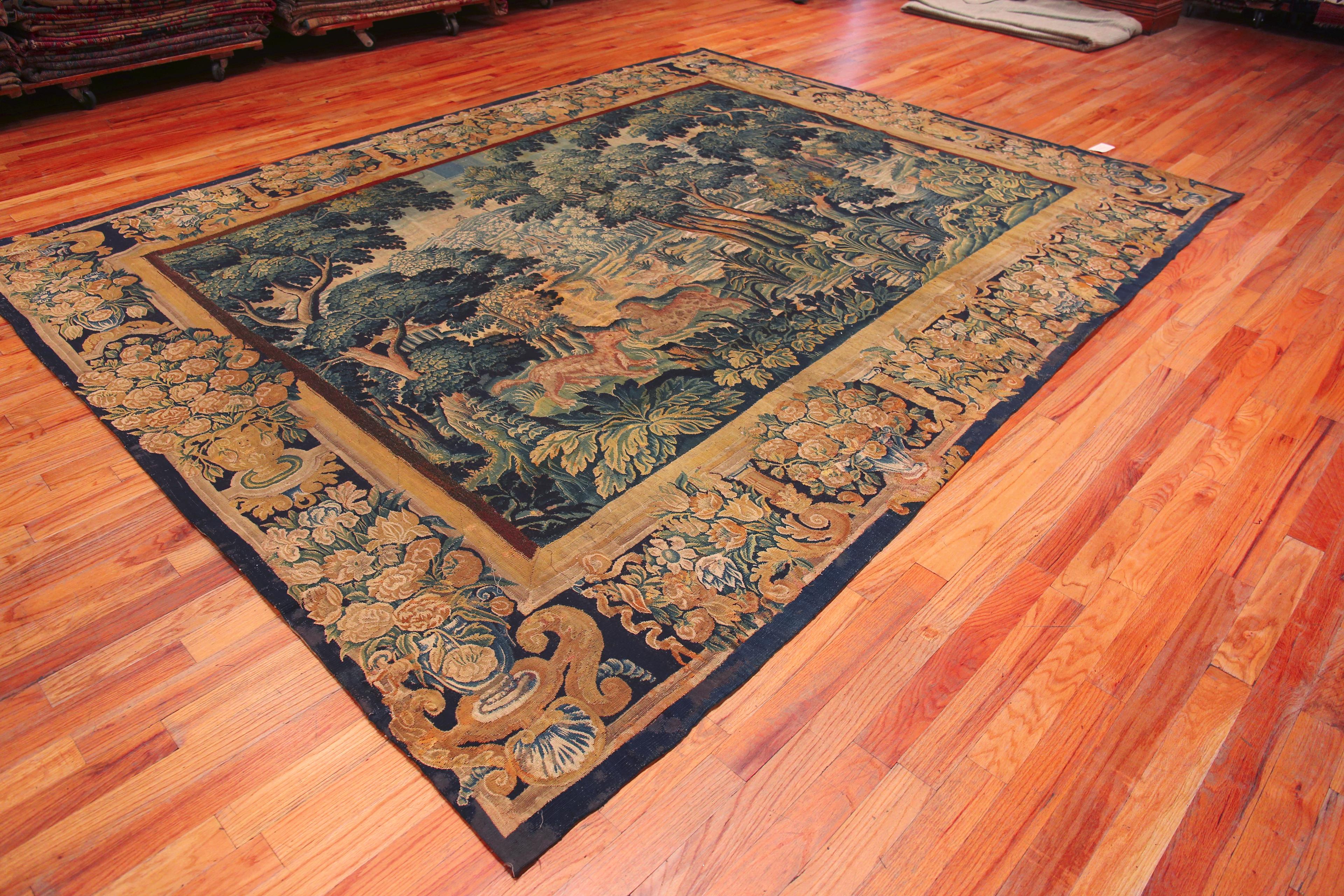 Magnifique tapisserie française ancienne du 17ème siècle en soie et laine verdure 10' x 12'10
