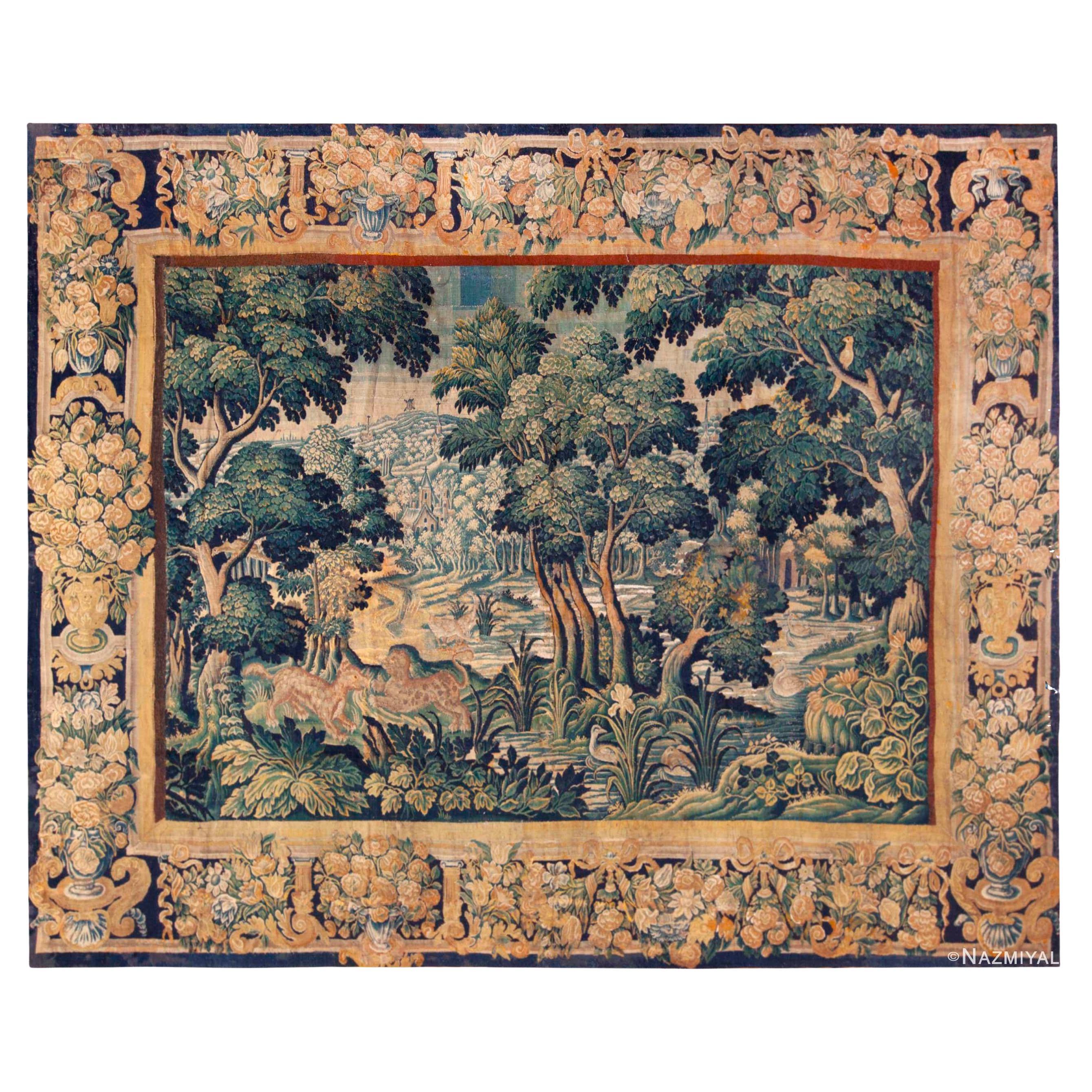 Magnifique tapisserie française ancienne du 17ème siècle en soie et laine verdure 10' x 12'10"
