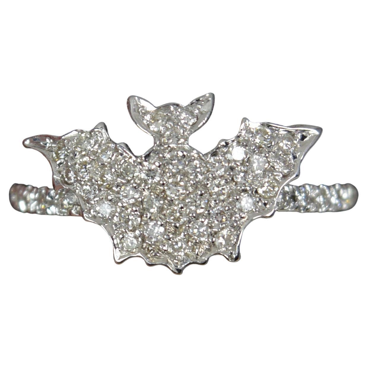 Amazing 18 Carat White Gold and Vs Diamond Bat Shaped Cluster Ring For Sale