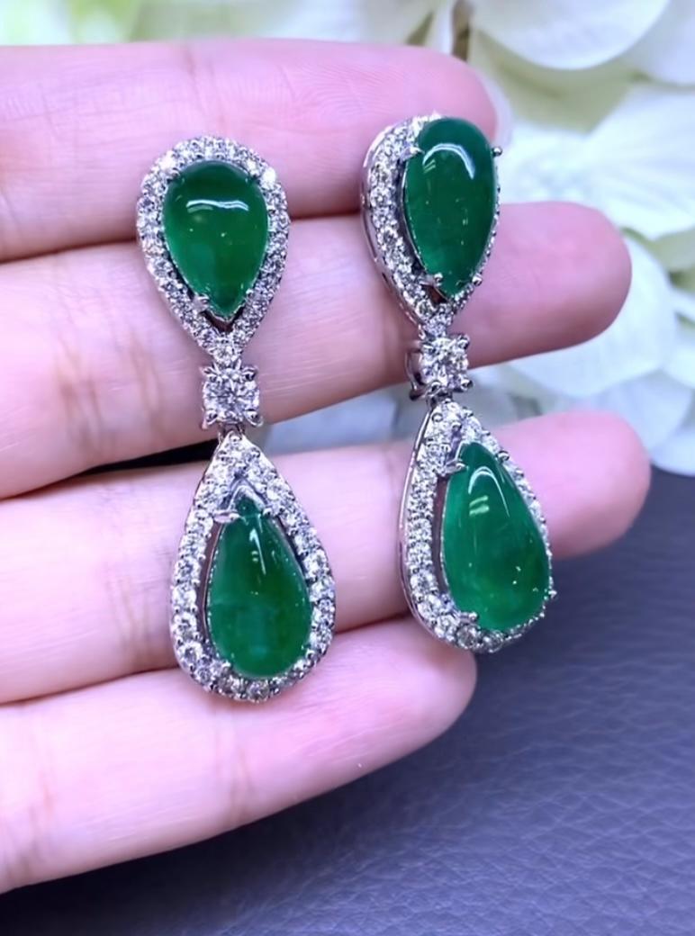AIG Certified 16.00 Carats Zambian Emeralds 2.85 Ct Diamonds 18k Gold Earrings  In New Condition For Sale In Massafra, IT