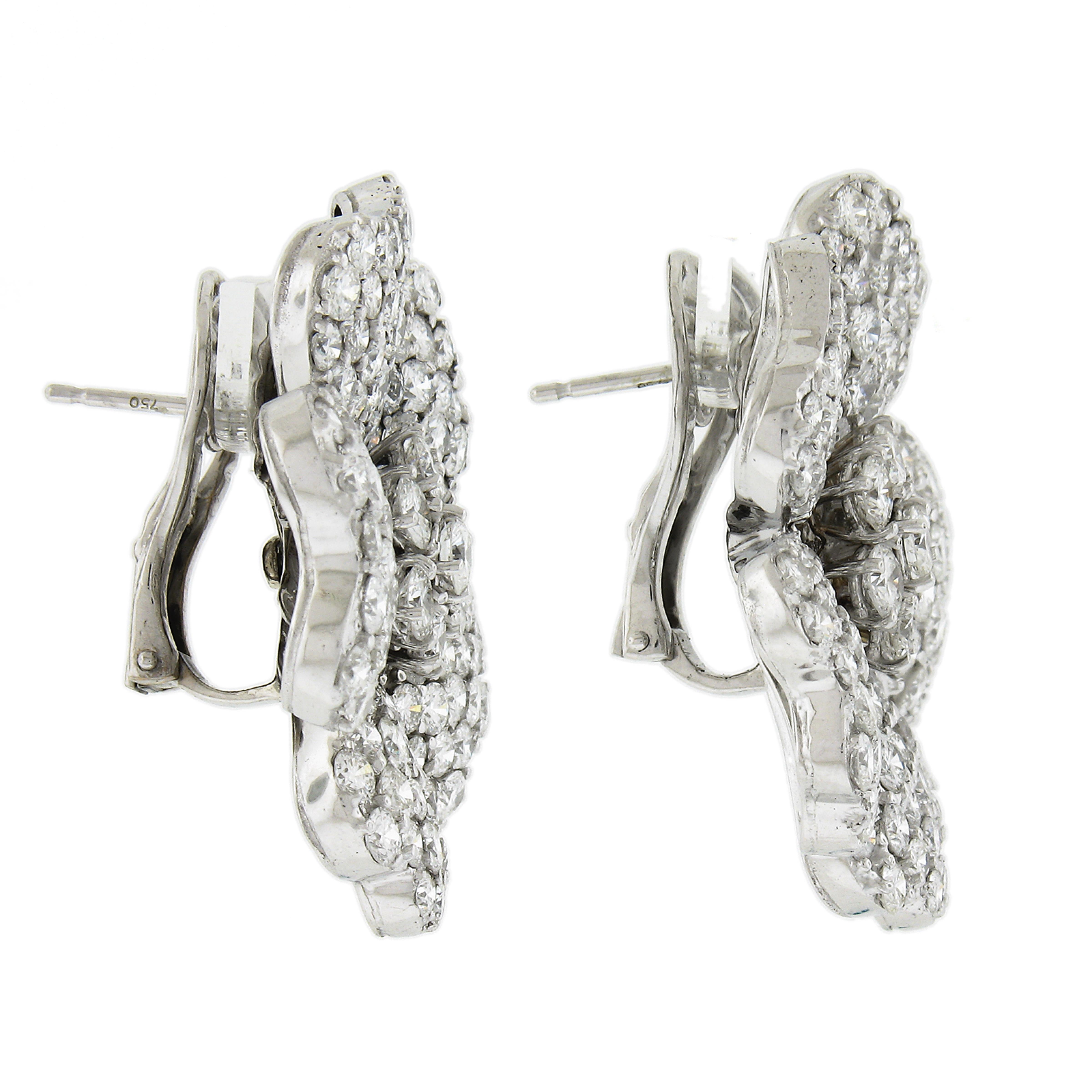 Incroyables boucles d'oreilles à grande fleur en or blanc 18 carats et diamants 16 carats Excellent état - En vente à Montclair, NJ