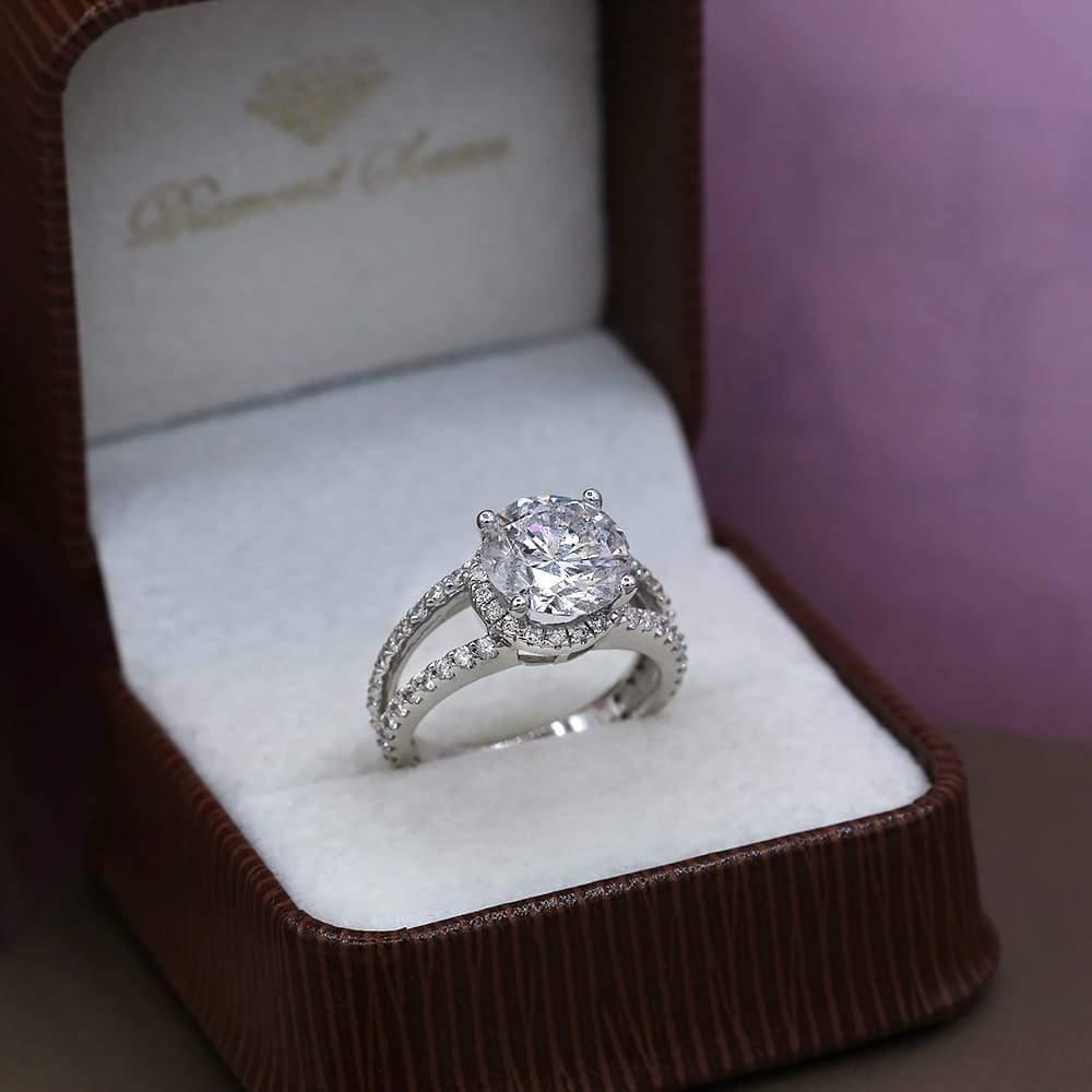 For Sale:  Amazing 18k White Gold Engagement Ring w/ 5.32ct. Diamonds 2