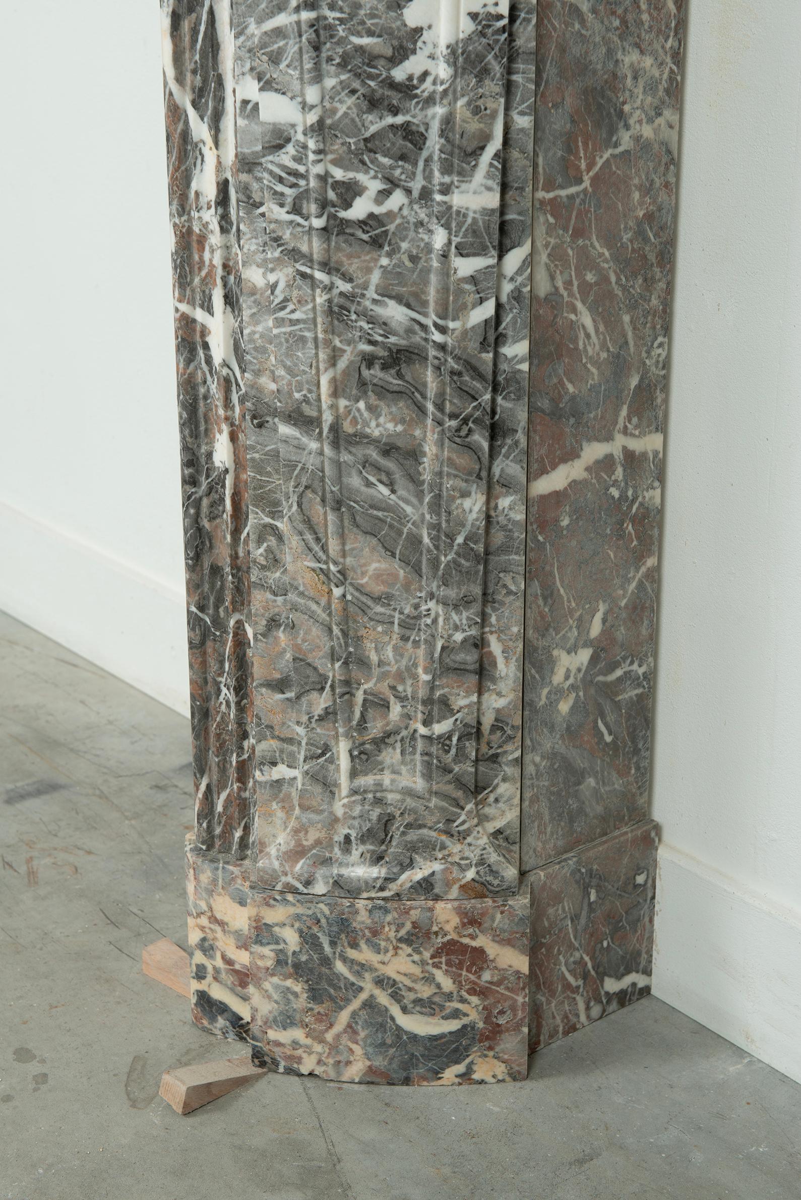 Amazing A.I.C. Antique Marble Fireplace Mantel (Cheminée en marbre) en vente 3