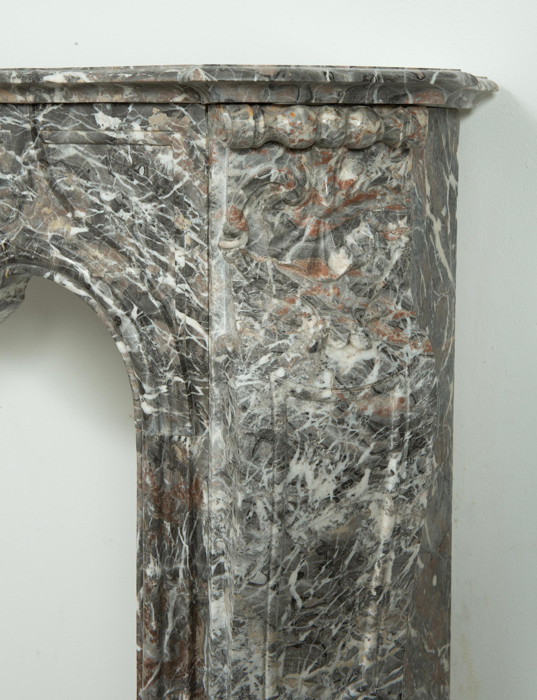 Amazing A.I.C. Antique Marble Fireplace Mantel (Cheminée en marbre) en vente 4