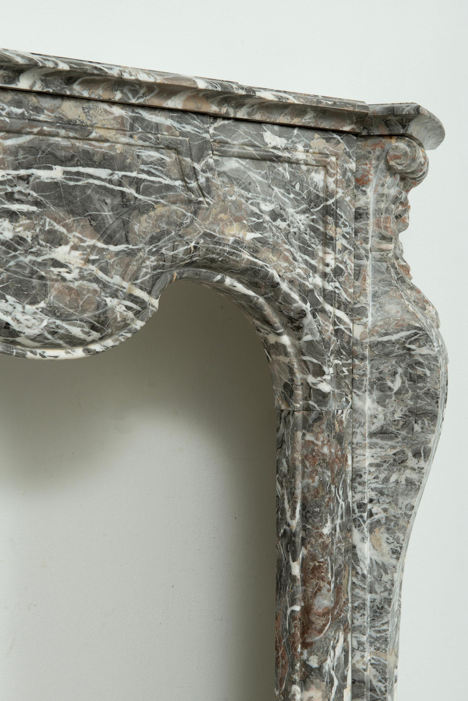 Amazing A.I.C. Antique Marble Fireplace Mantel (Cheminée en marbre) en vente 7