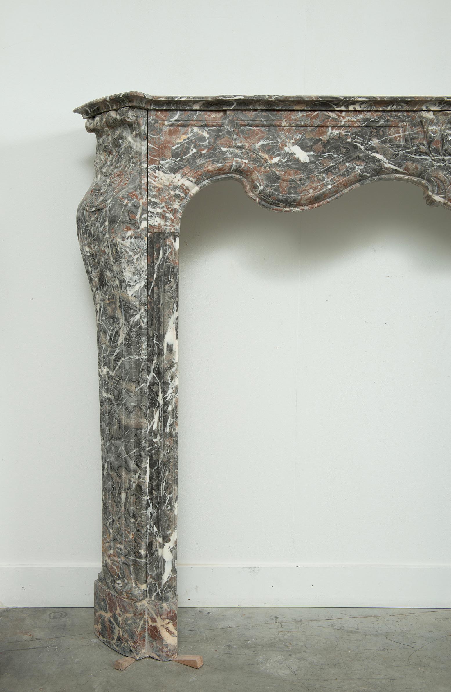 Amazing A.I.C. Antique Marble Fireplace Mantel (Cheminée en marbre) en vente 8