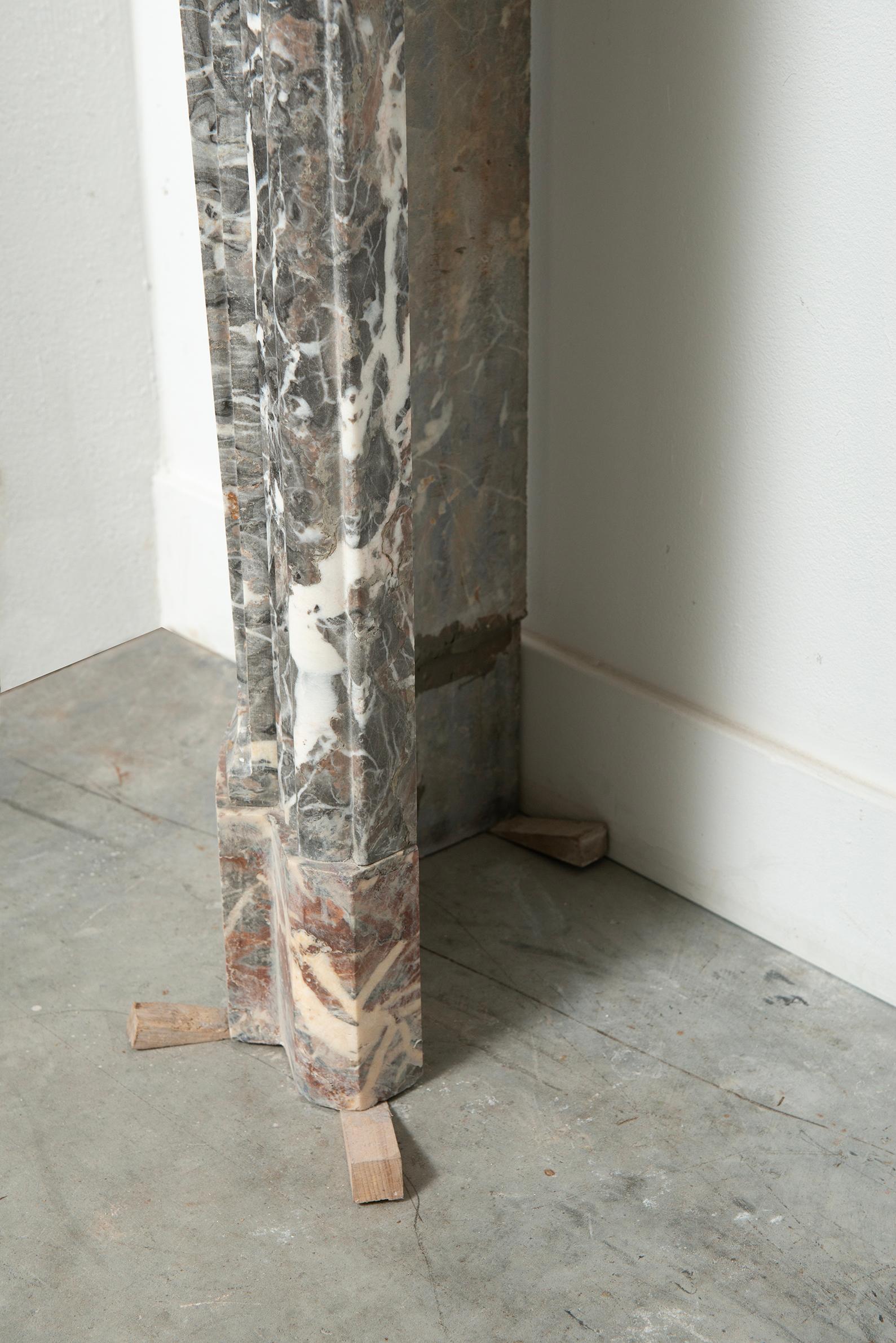 Amazing A.I.C. Antique Marble Fireplace Mantel (Cheminée en marbre) en vente 9