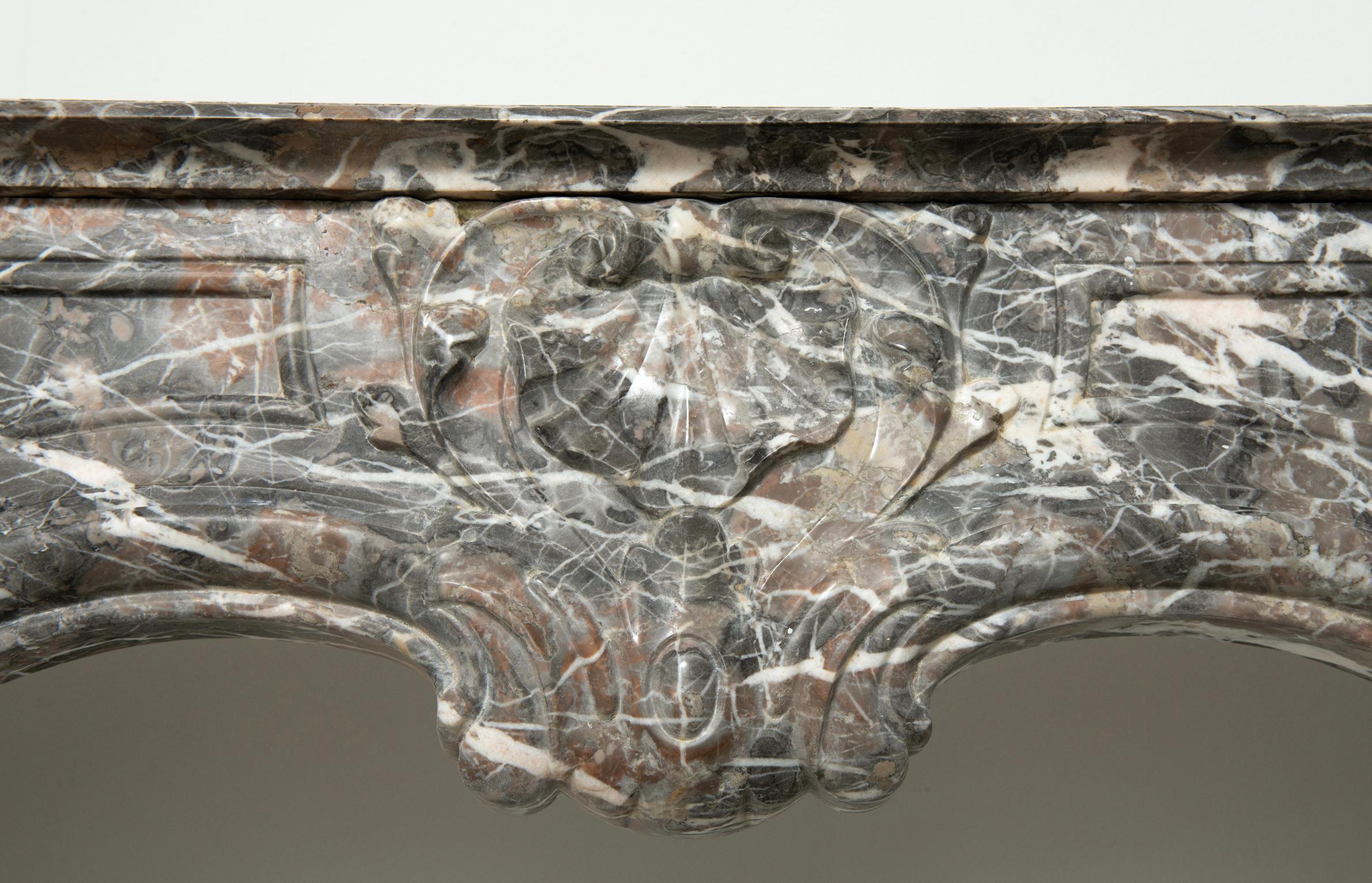 Amazing A.I.C. Antique Marble Fireplace Mantel (Cheminée en marbre) en vente 10