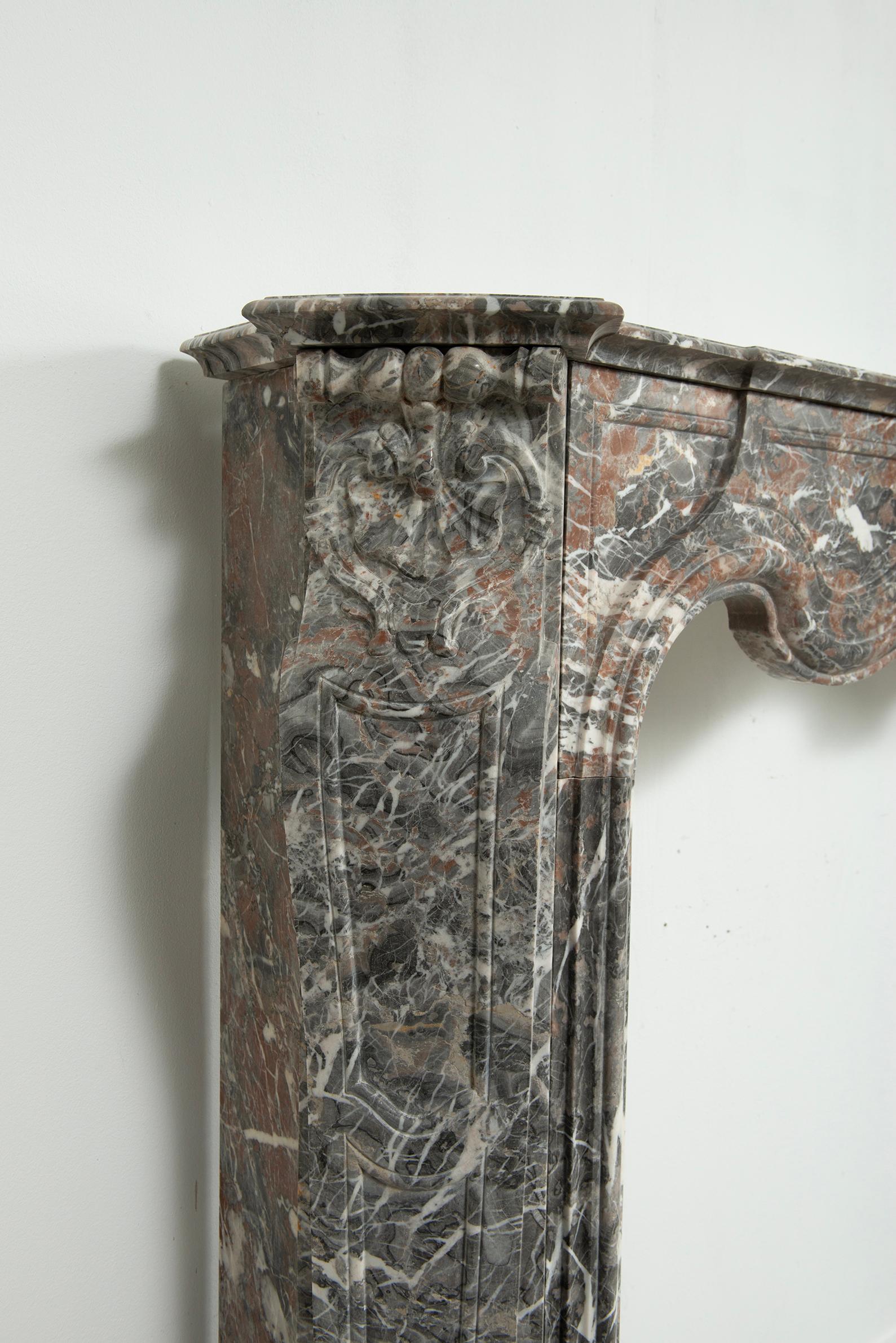 Amazing A.I.C. Antique Marble Fireplace Mantel (Cheminée en marbre) en vente 13