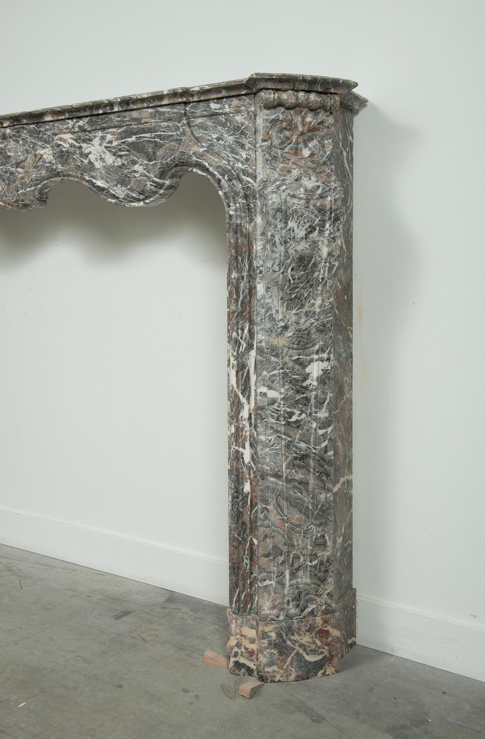 Amazing A.I.C. Antique Marble Fireplace Mantel (Cheminée en marbre) en vente 1