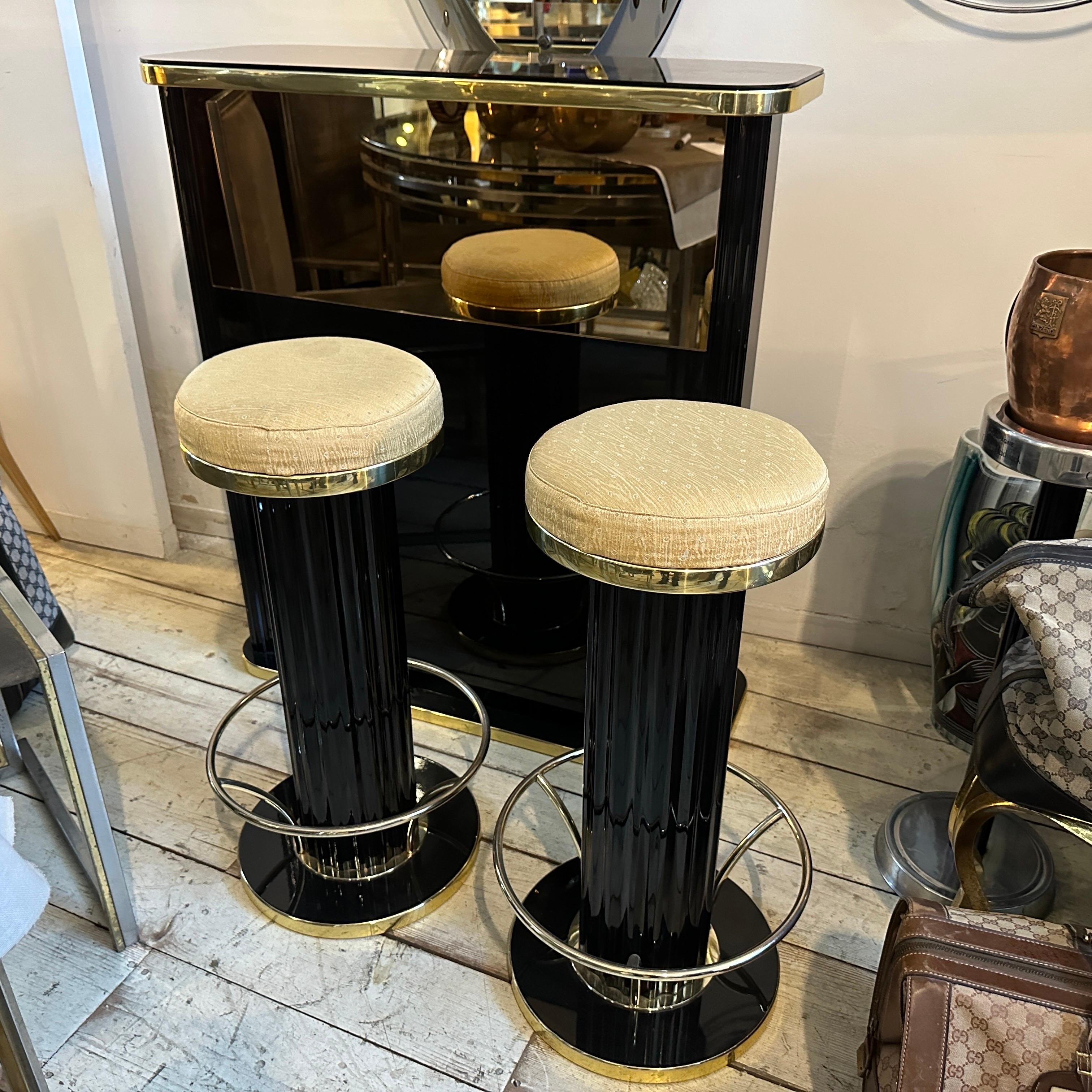Amazing 1960s Mid-Century Modern Italian Bar Cabinet and Stools 3