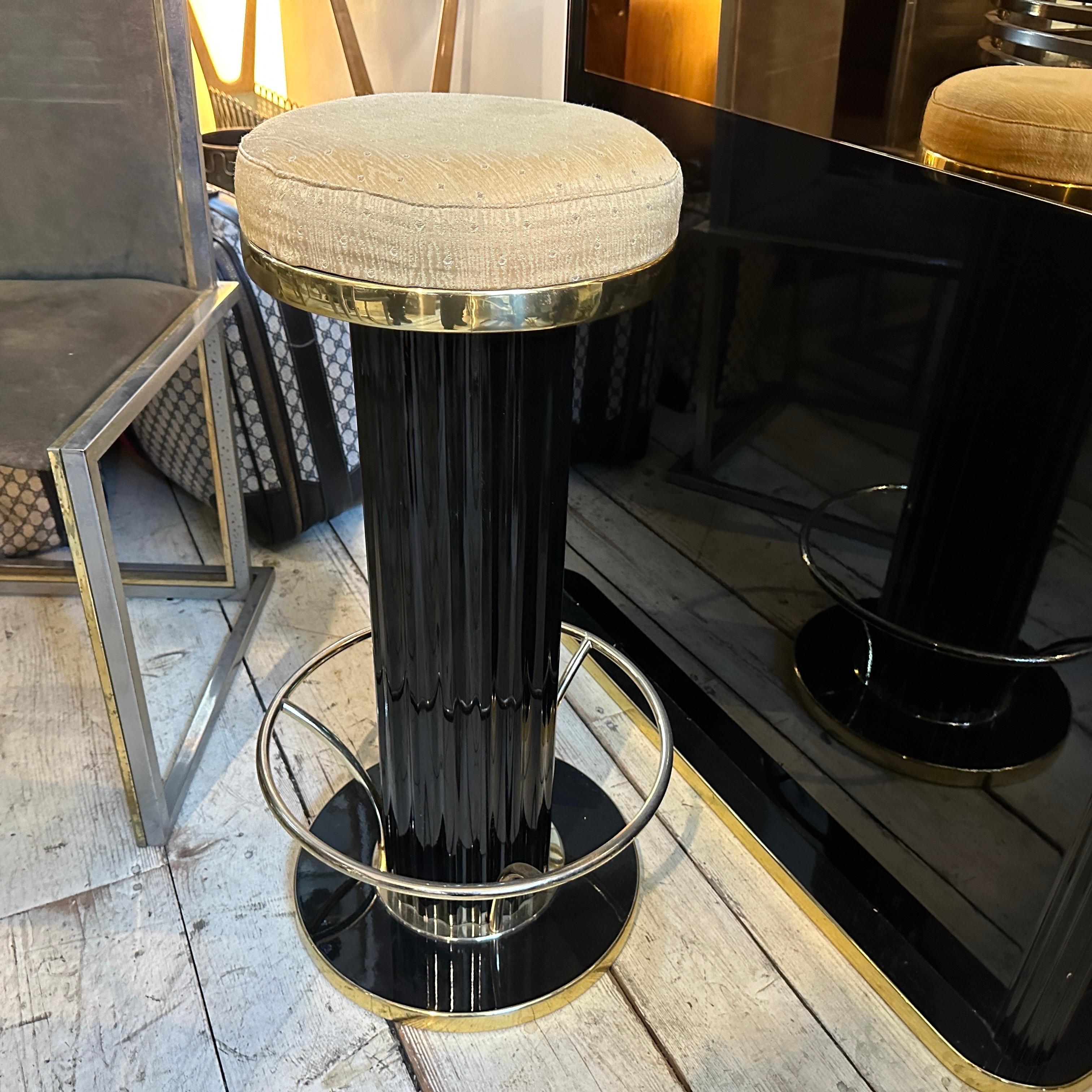 Amazing 1960s Mid-Century Modern Italian Bar Cabinet and Stools 4