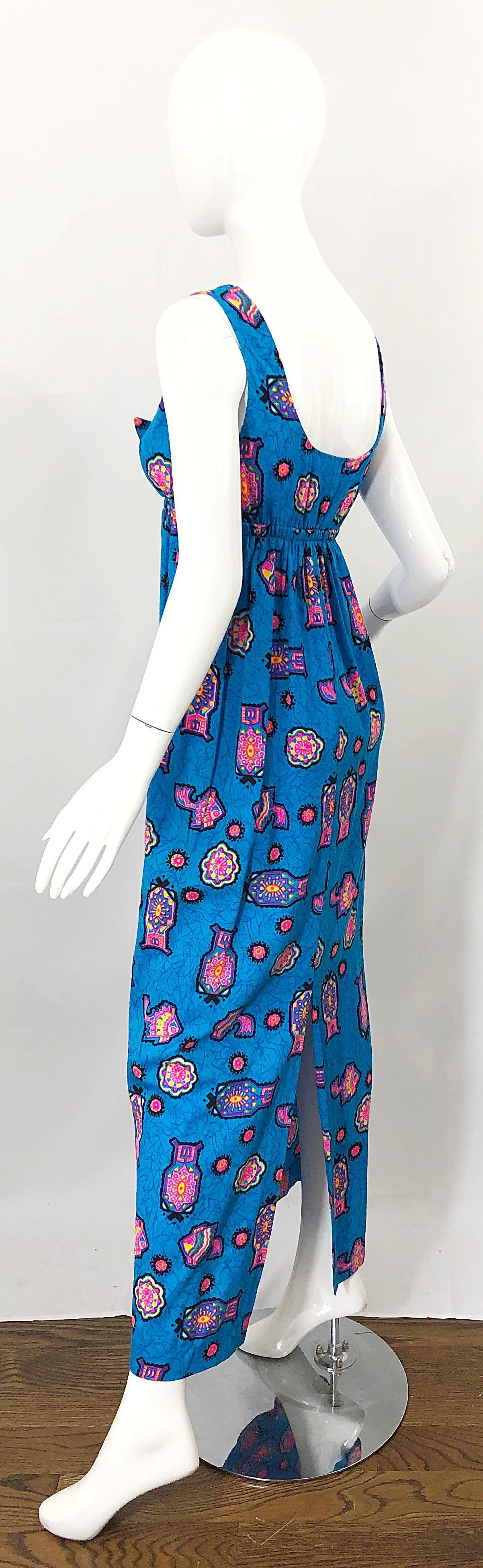 Magnifique robe longue vintage bleu céruléen à imprimé aztèque abstrait et découpes, années 70 en vente 6